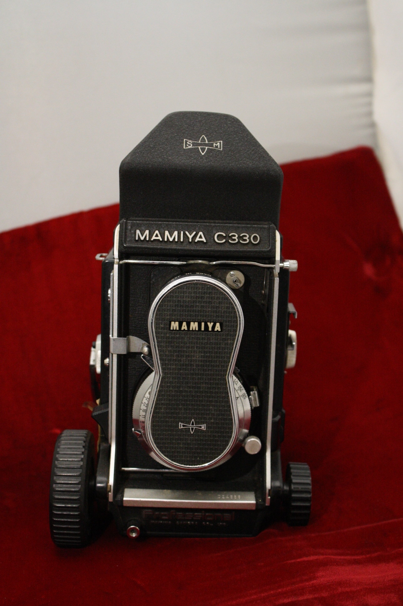 Mamiya C330 with Eye Level Prism and 80mm 2.8 Lens (Pre-owned