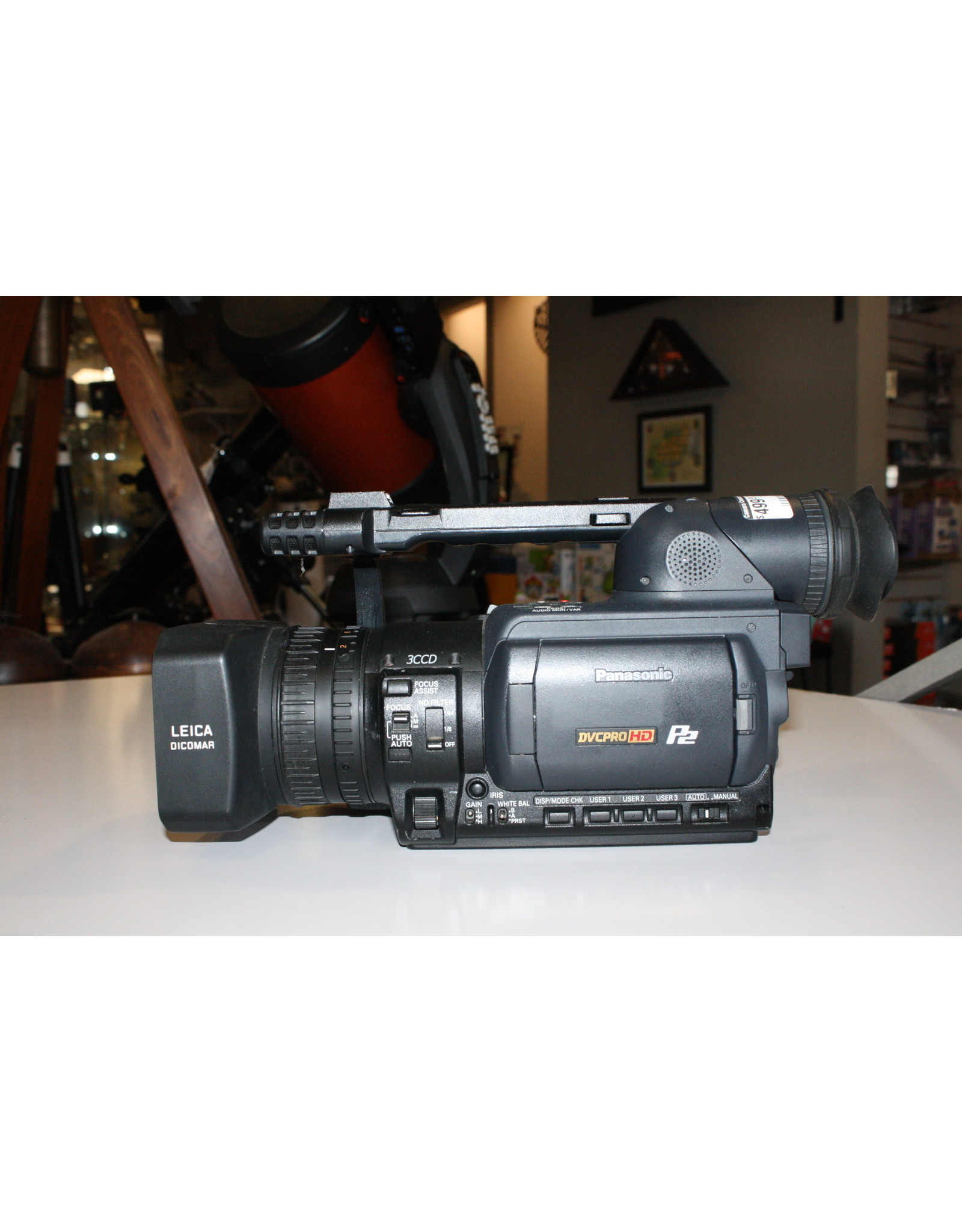 Panasonic Panasonic HVX 200P DVC-PRO HD Video Camera w/ Charger and 16gb P2 Card (Pre-Owned)