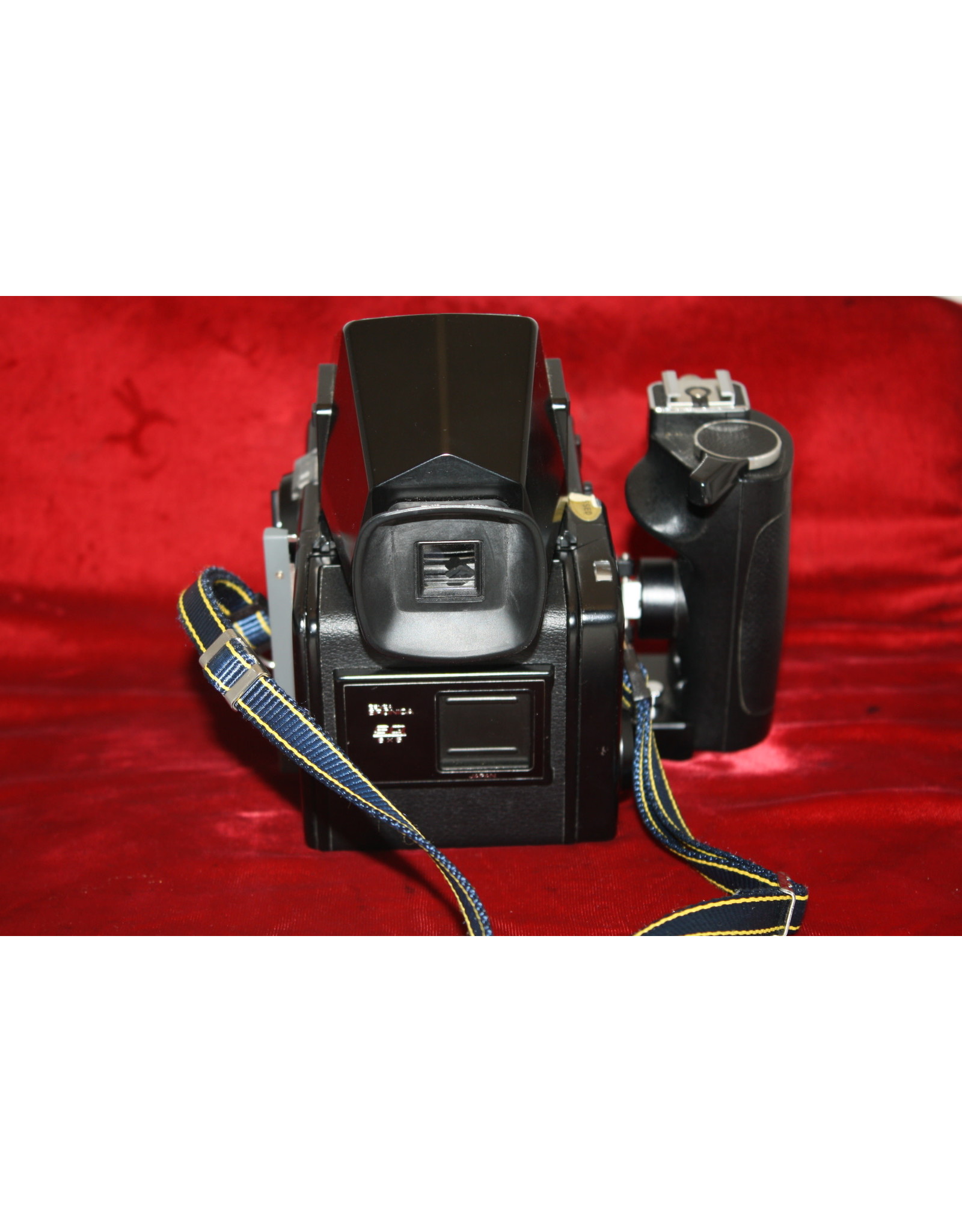 Bronica Bronica SQ-A body with auto prism finder, 120 back, speed grip and strap (MINT)