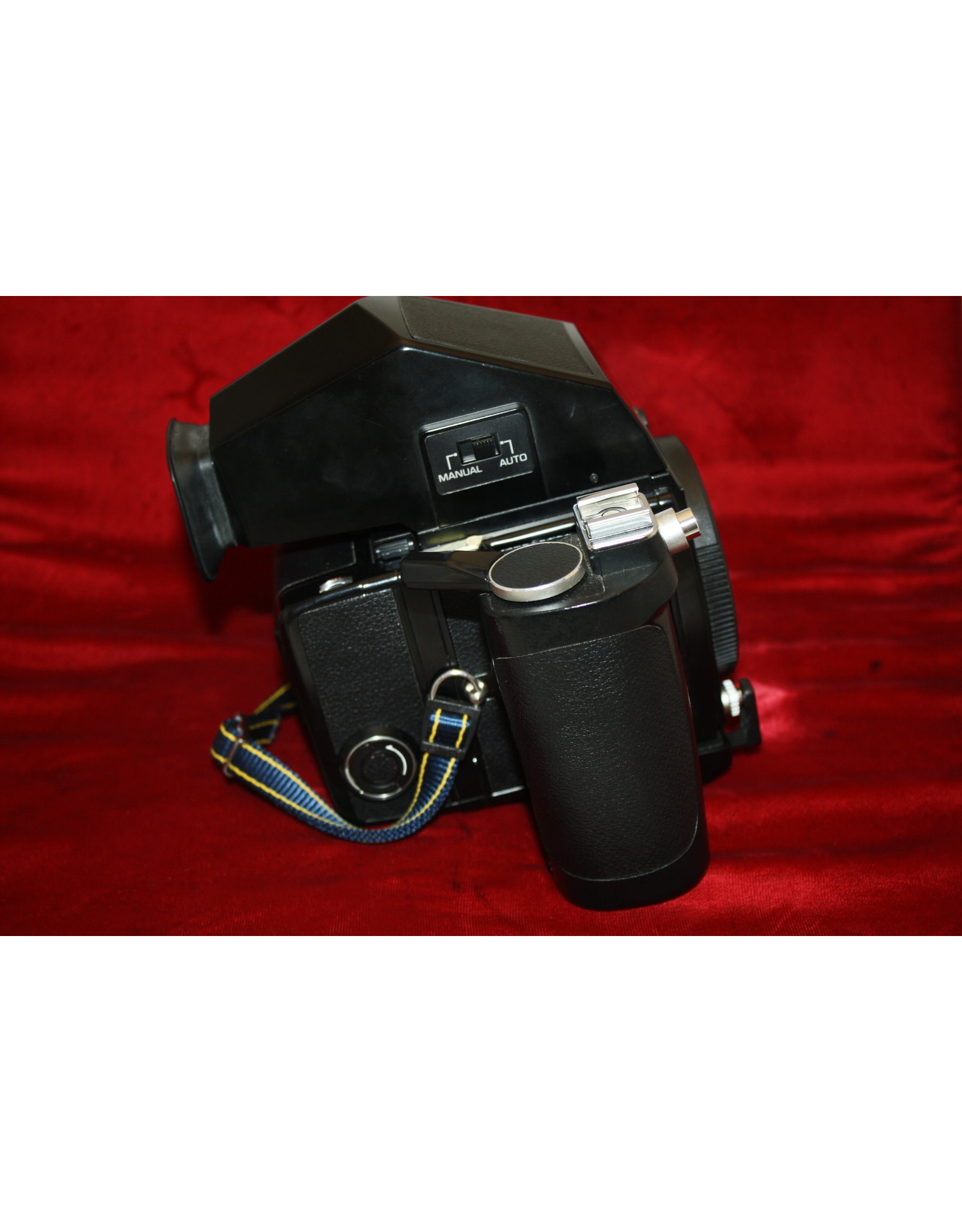 Bronica Bronica SQ-A body with auto prism finder, 120 back, speed grip and strap (MINT)