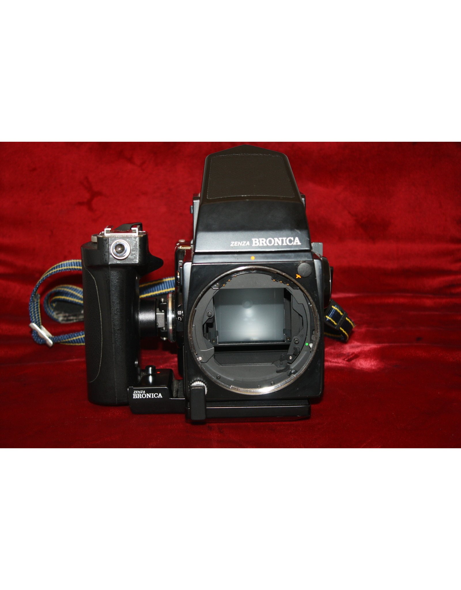 Bronica Bronica SQ-A body with auto prism finder, 120 back, speed grip and strap (MINT)