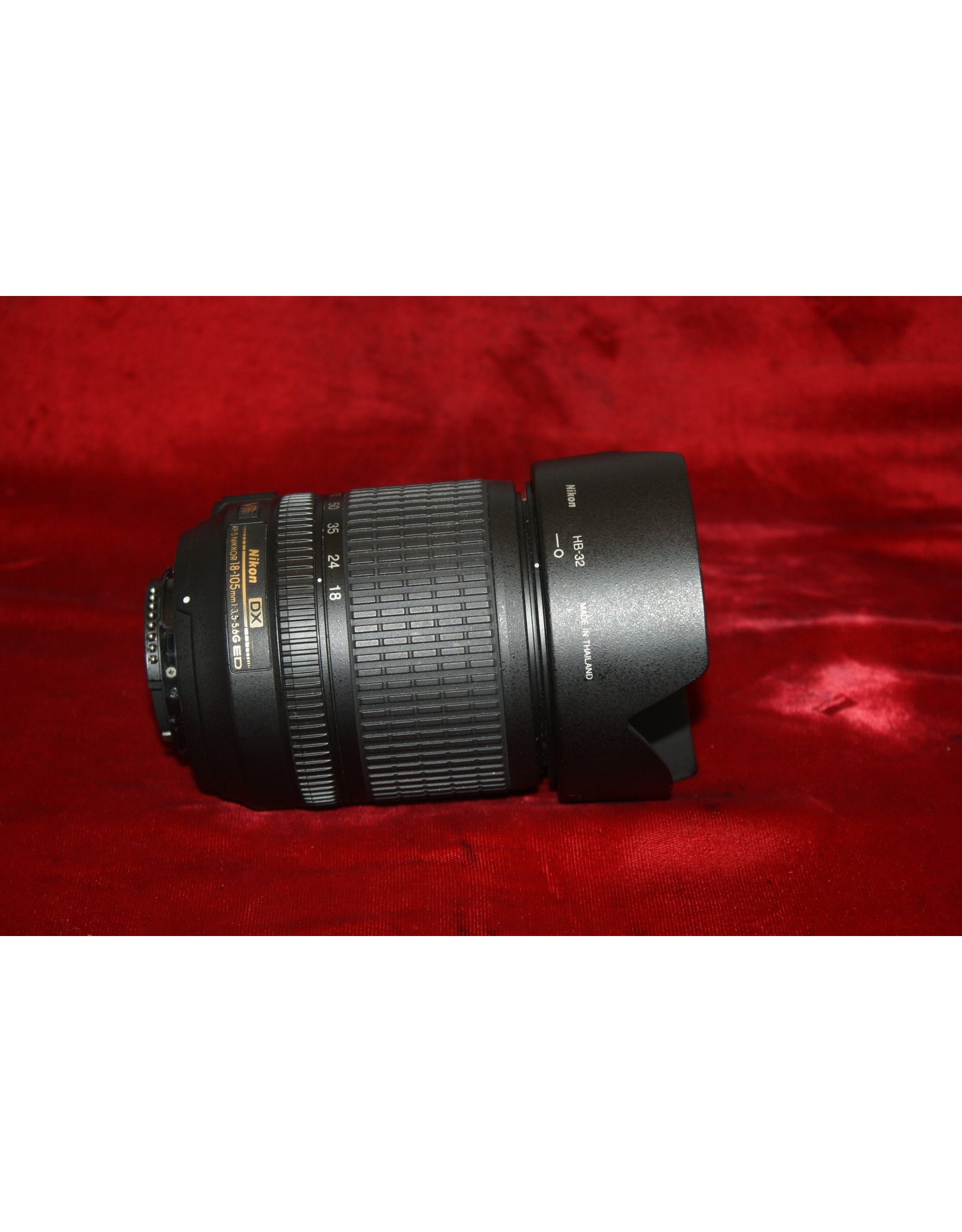 Nikon AF-S DX Micro NIKKOR 40mm f/2.8G Lens With Lens Covers