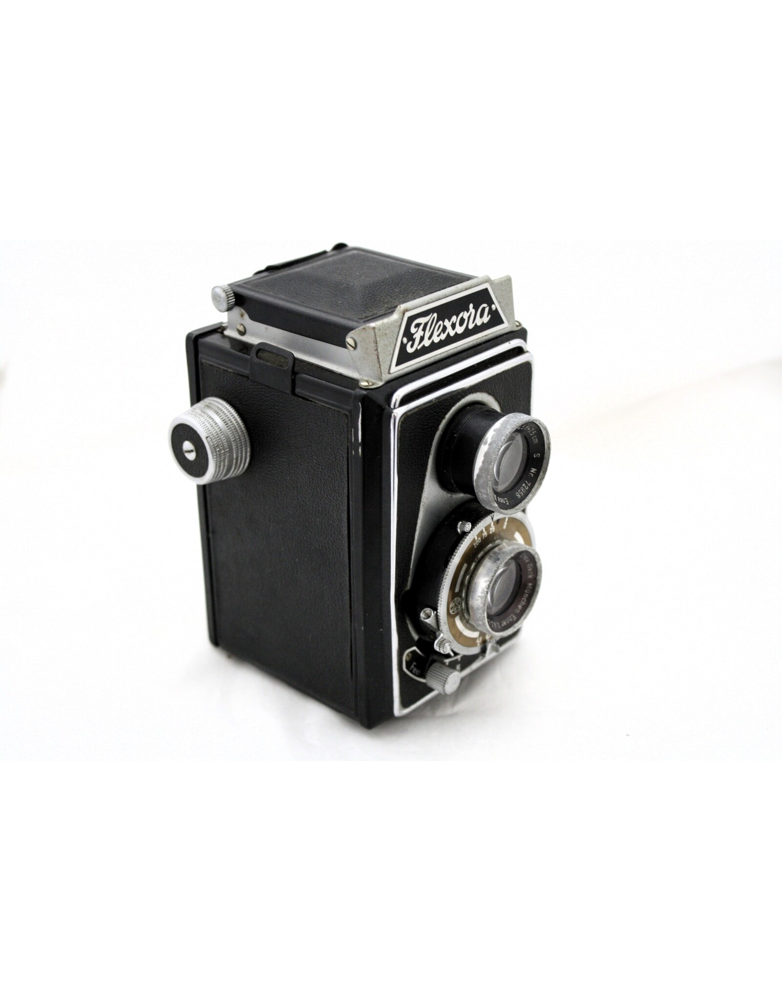 Lipca Flexora 2 1/4 x 2 1/4  TLR with Ennagon 3.5/7.5cm Lens and case (Pre-owned)