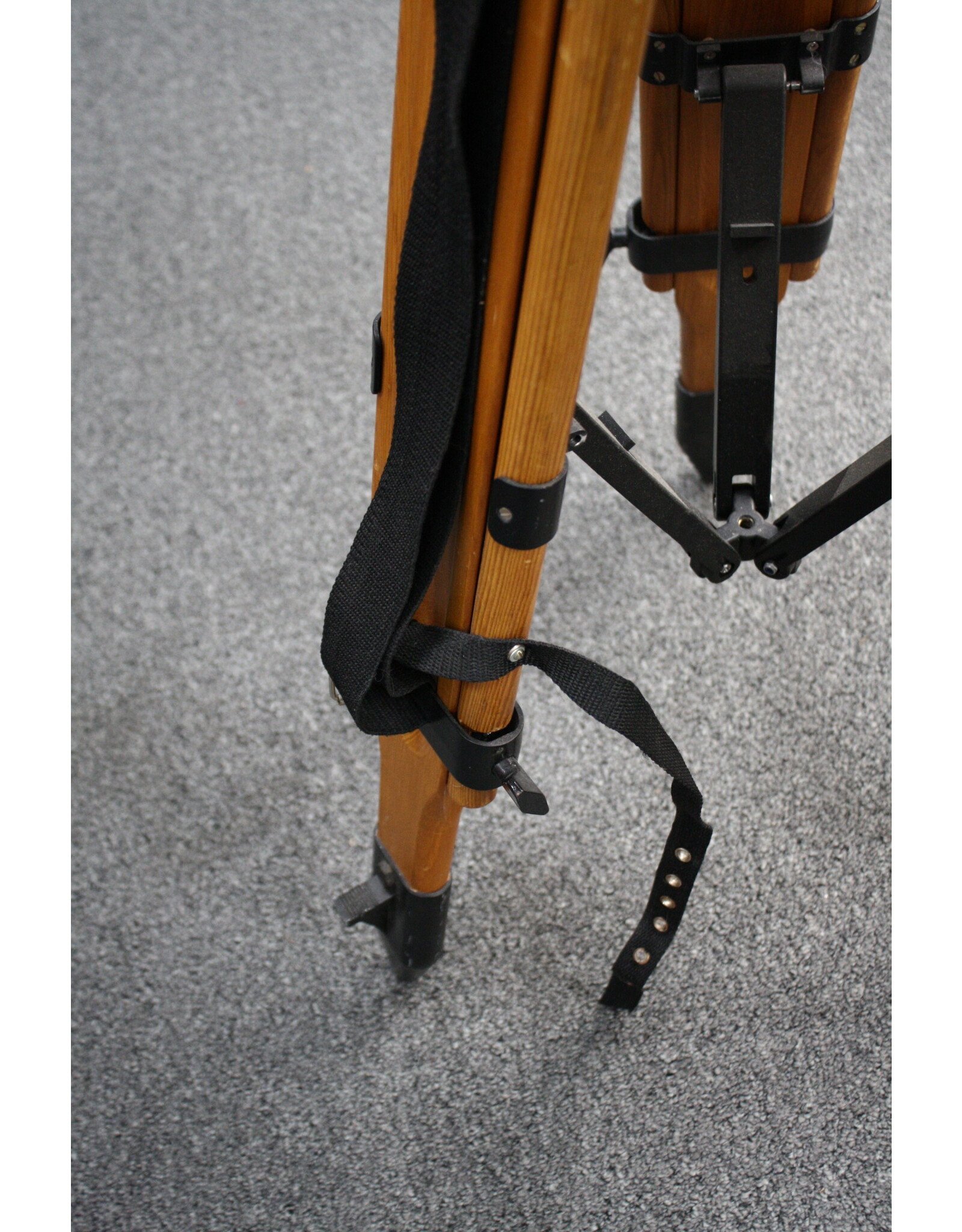 William Optics William Optics EZTouch Alt-Az Mount on a Wood Surveyor Tripod (Pre-owned)