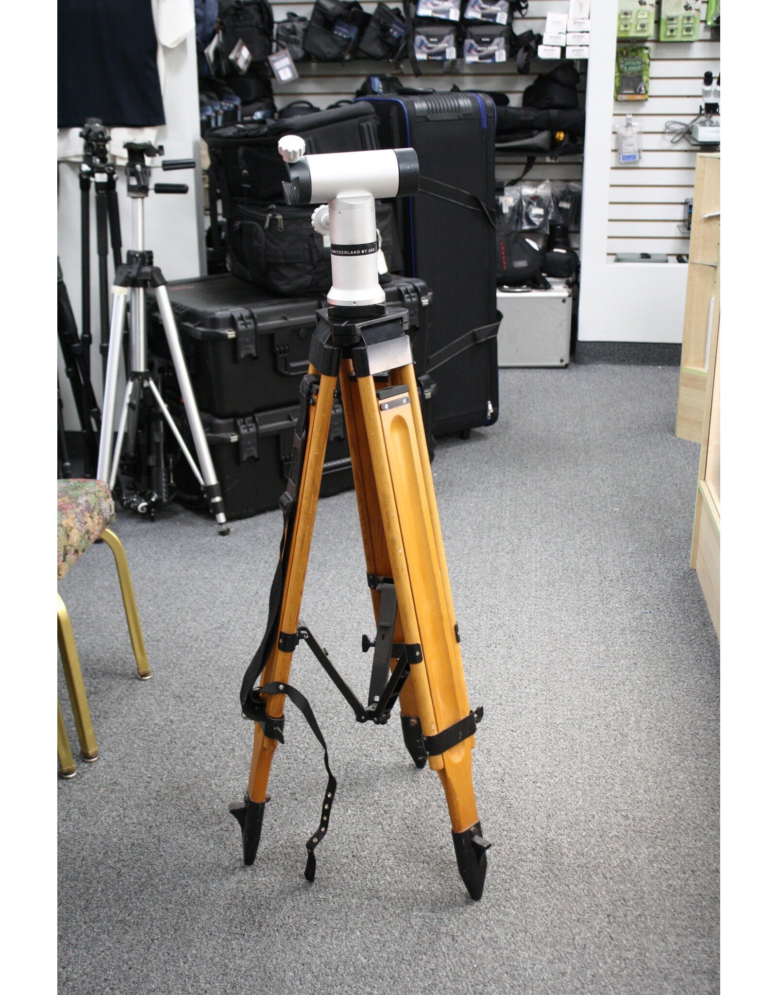 William Optics William Optics EZTouch Alt-Az Mount on a Wood Surveyor Tripod (Pre-owned)