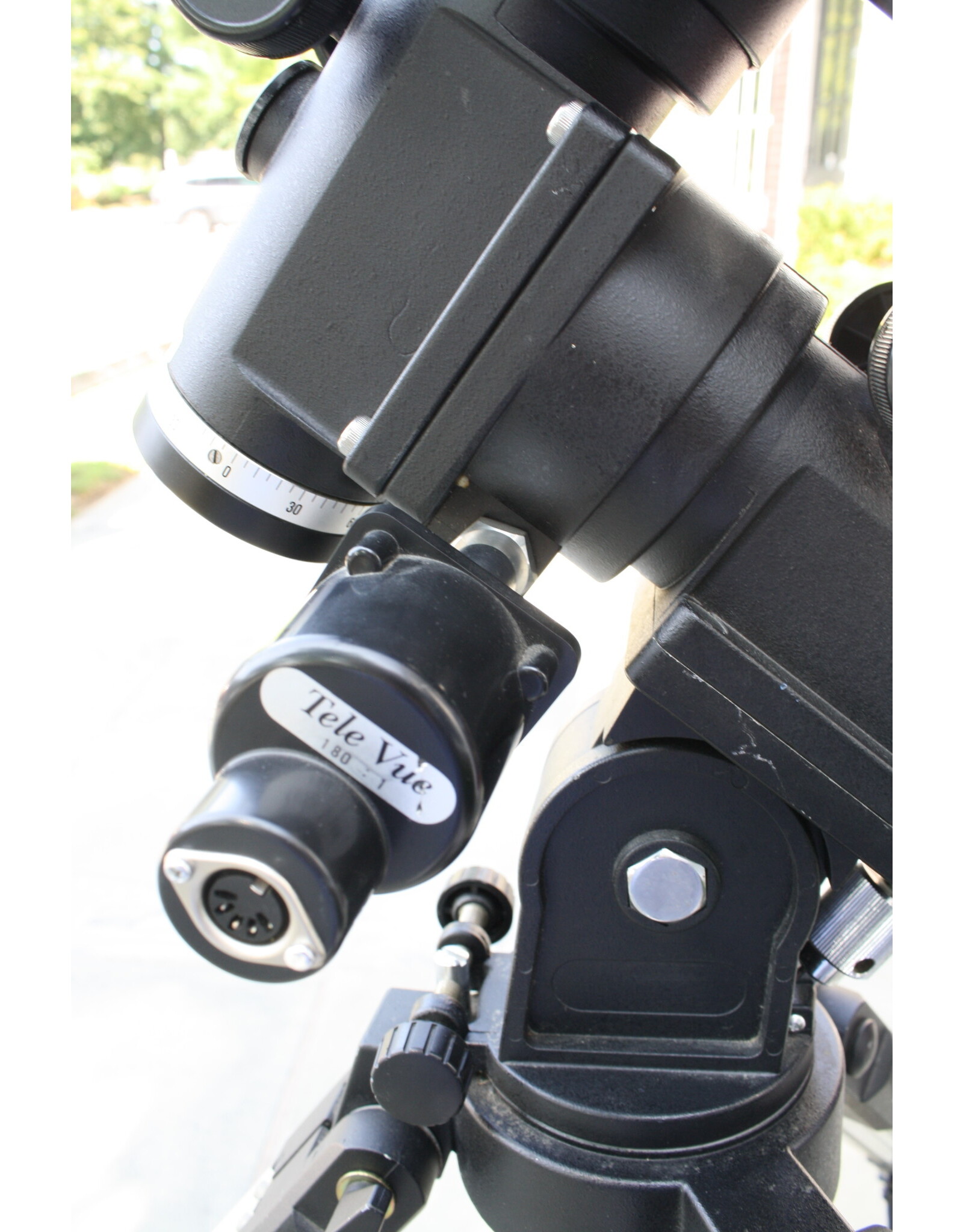 Tele Vue (?) The original "Tele Vue Systems" mount (the "RSM-2000") (??) AS-IS