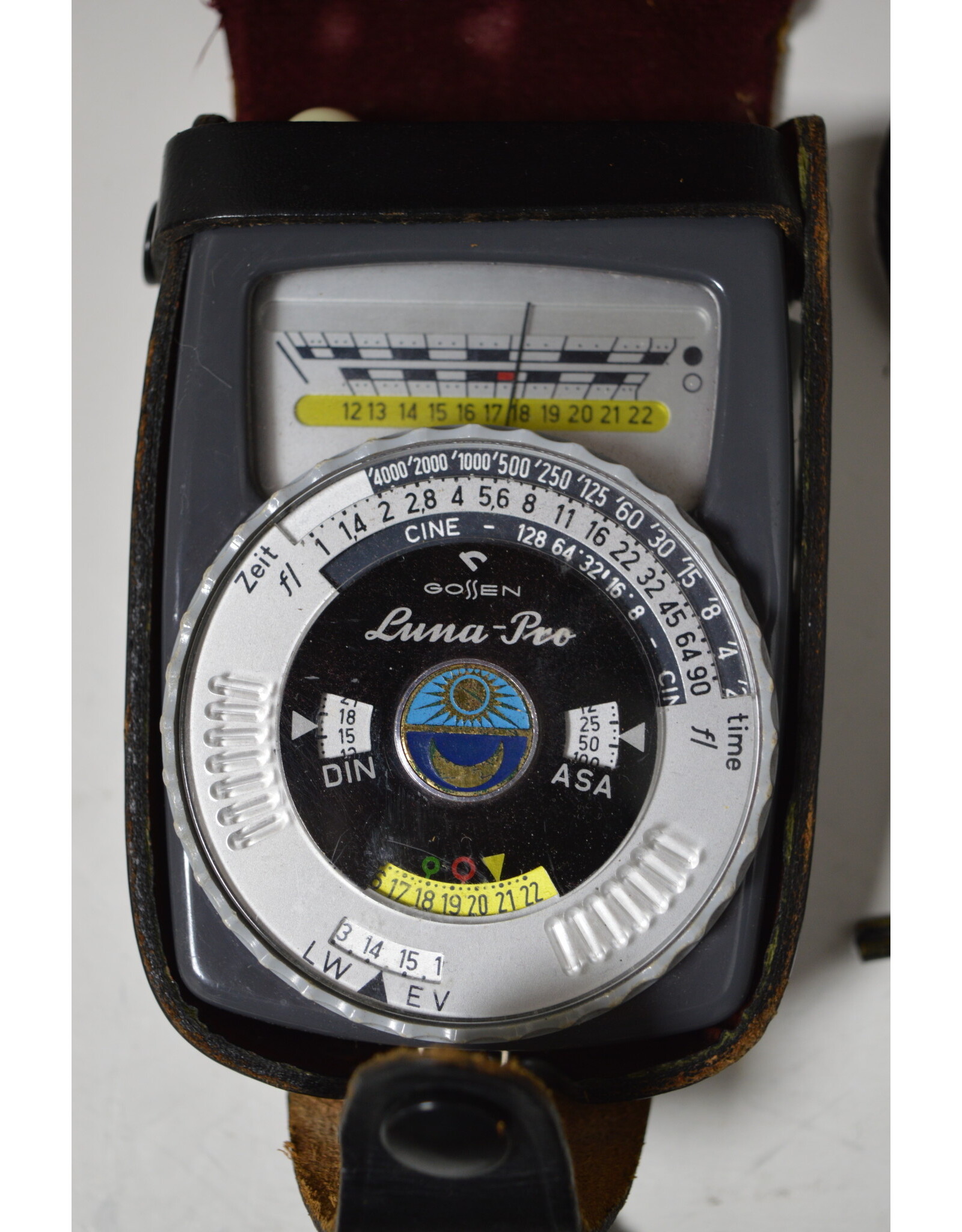 Gossen Gossen Luna Pro Light meter with Case (Pre-owned)