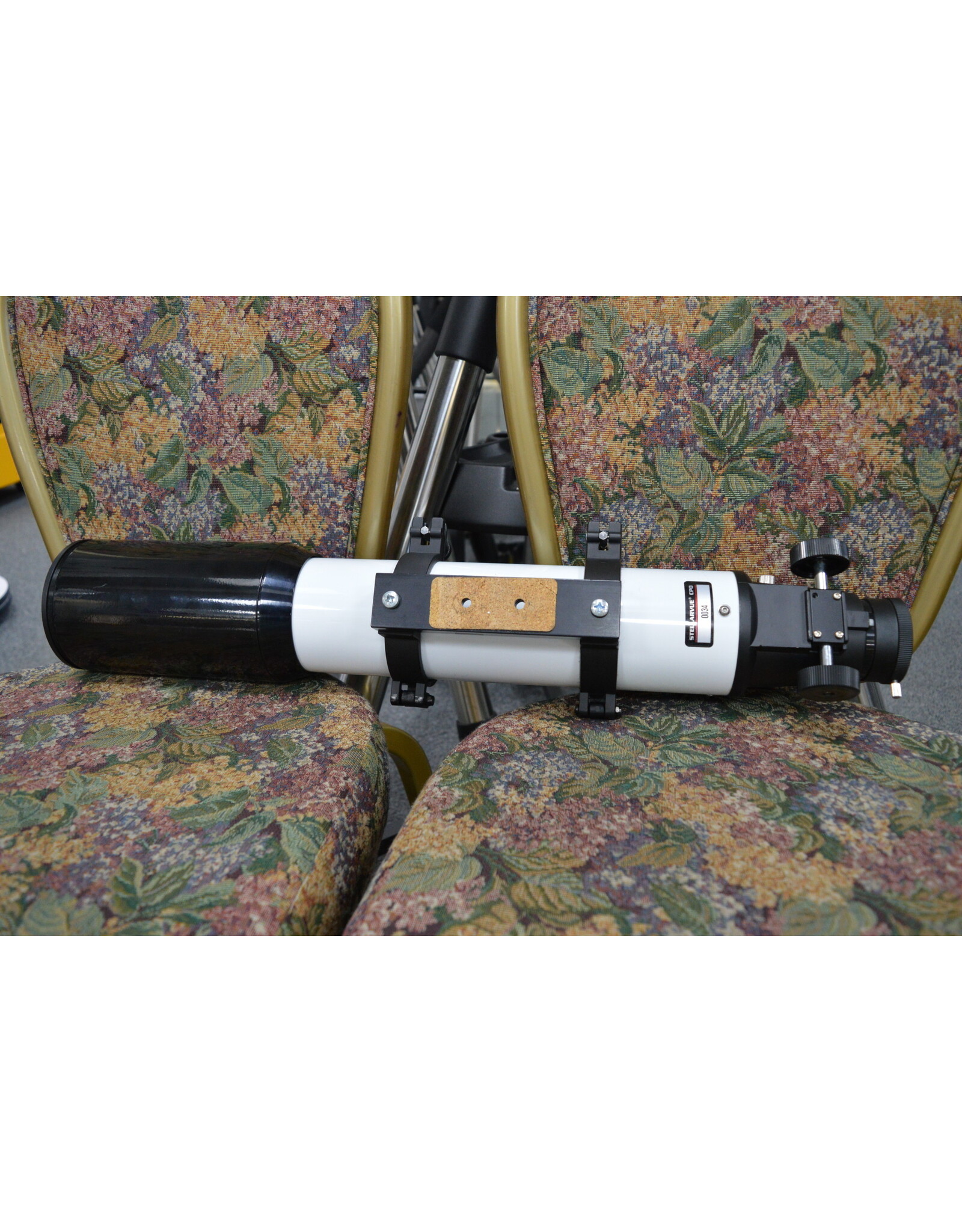 Stellarvue Stellarvue SV809D 80mm Refractor  with Cradle Rings  & Meade Soft Case (Pre-owned)