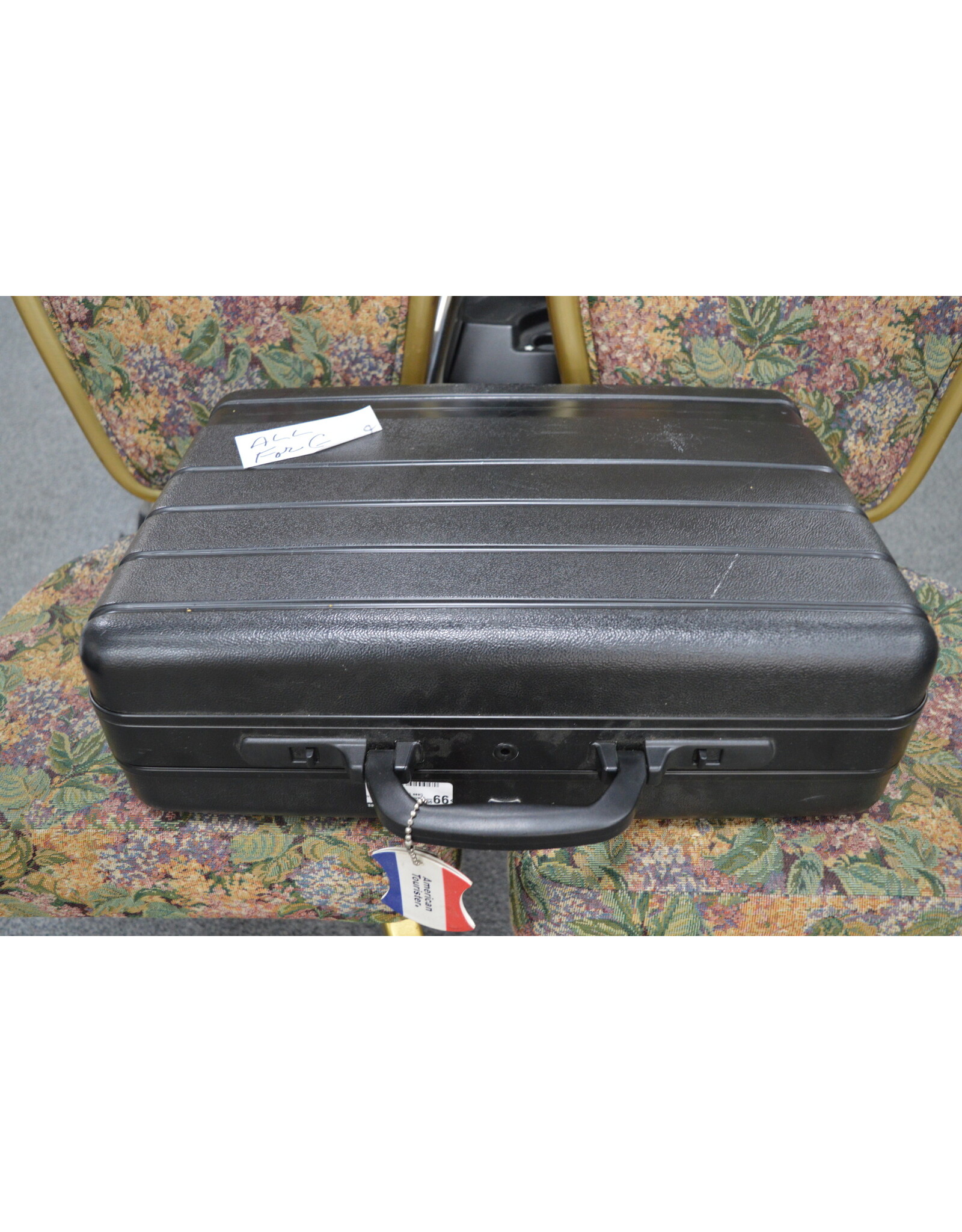 Chinon Chinon CV-T84 VHS Camcorder Outfit with Hard Case (Pre-owned)