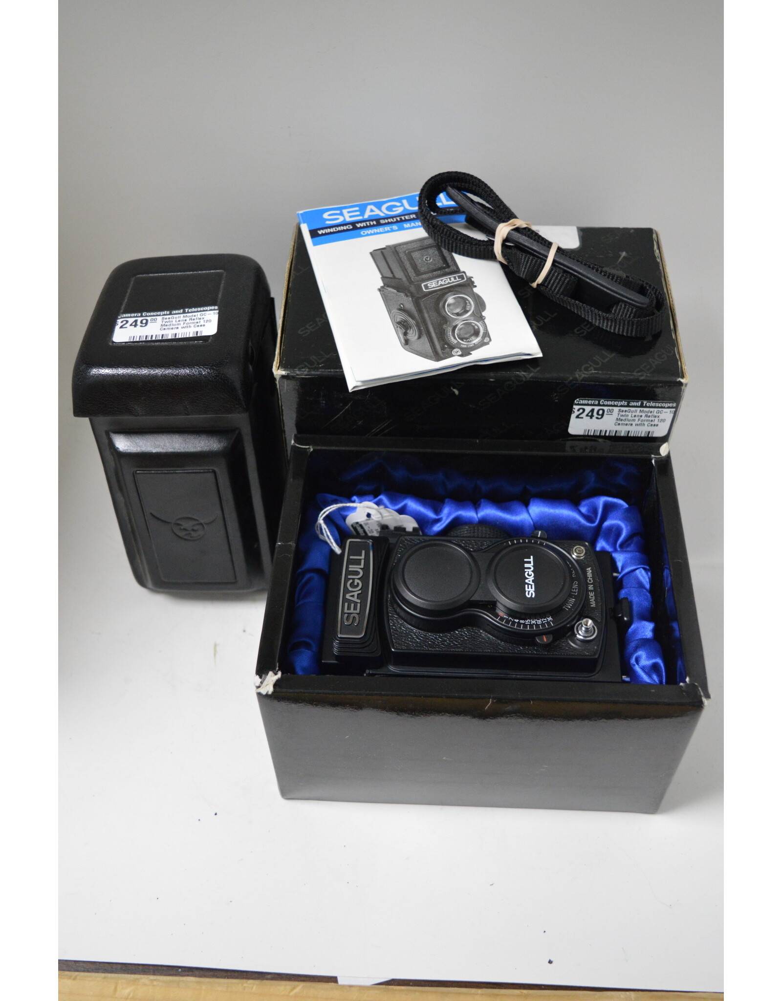 SeaGull Model GC-105 Twin Lens Reflex Medium Format 120 Camera with Case (MINT in BOX!)