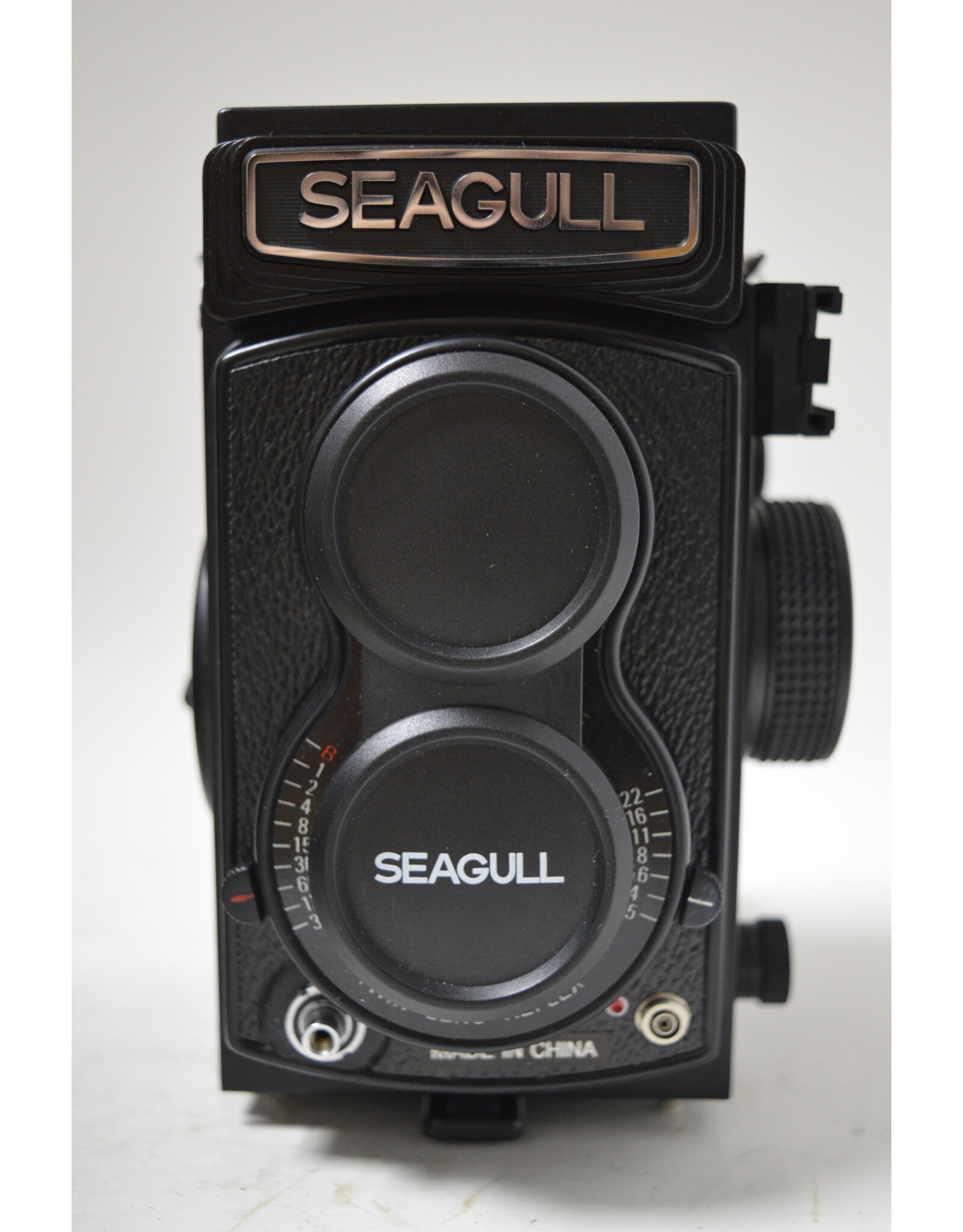 SeaGull Model GC-105 Twin Lens Reflex Medium Format 120 Camera with Case (MINT in BOX!)