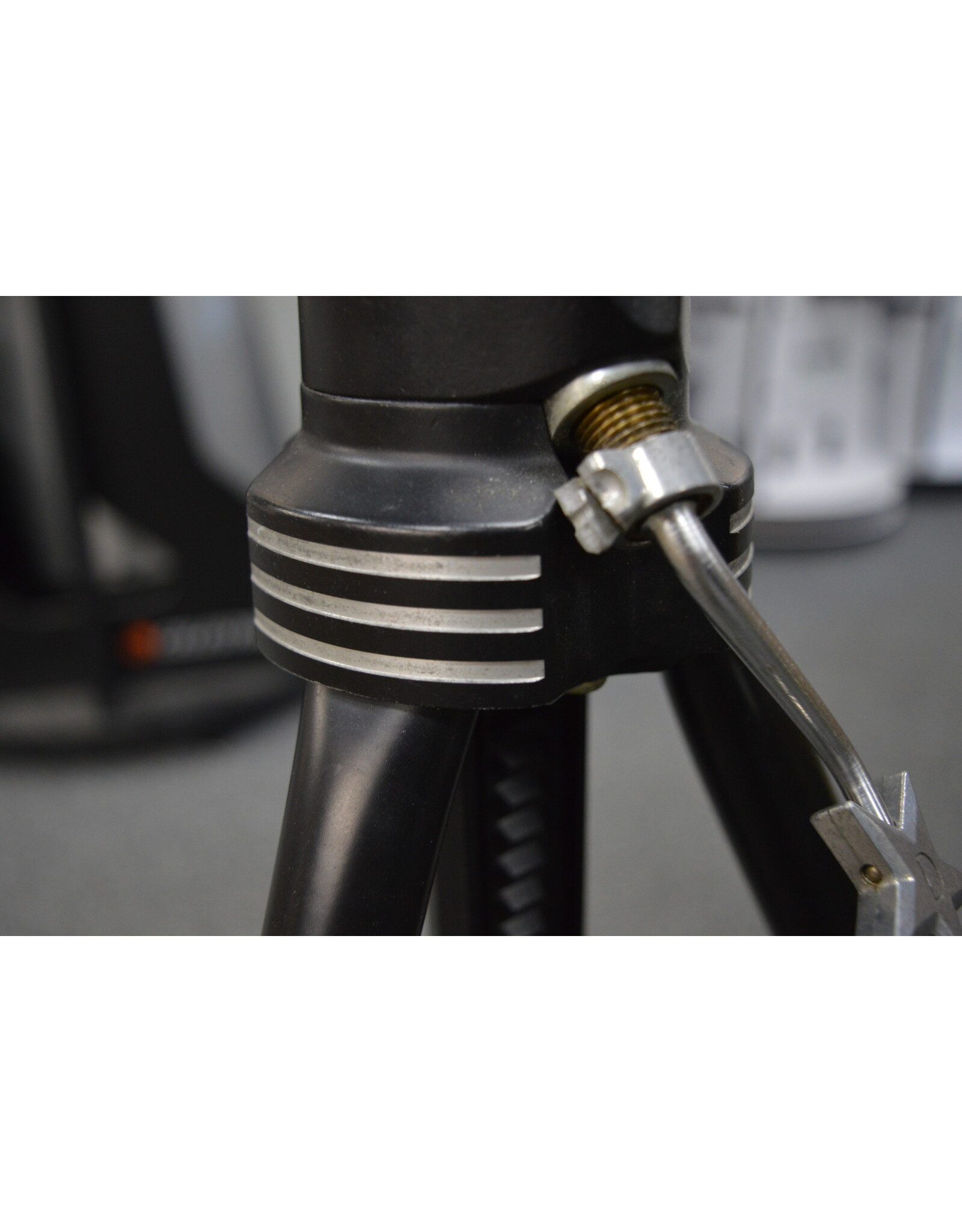 Star D by Davidson Tripod (Pre-Owned)