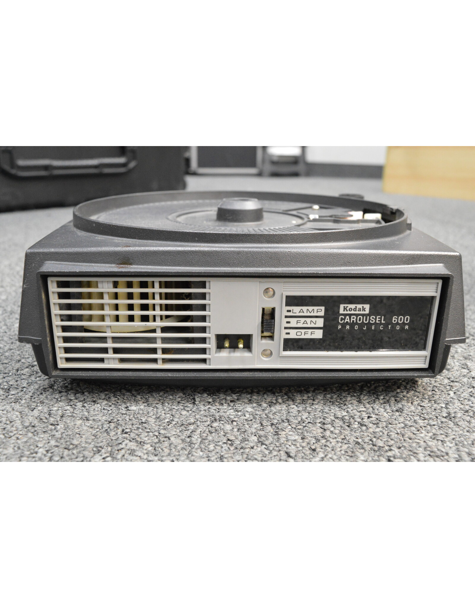 Kodak 600 Carousel Slide Projector Fully Functional (Pre-owned)