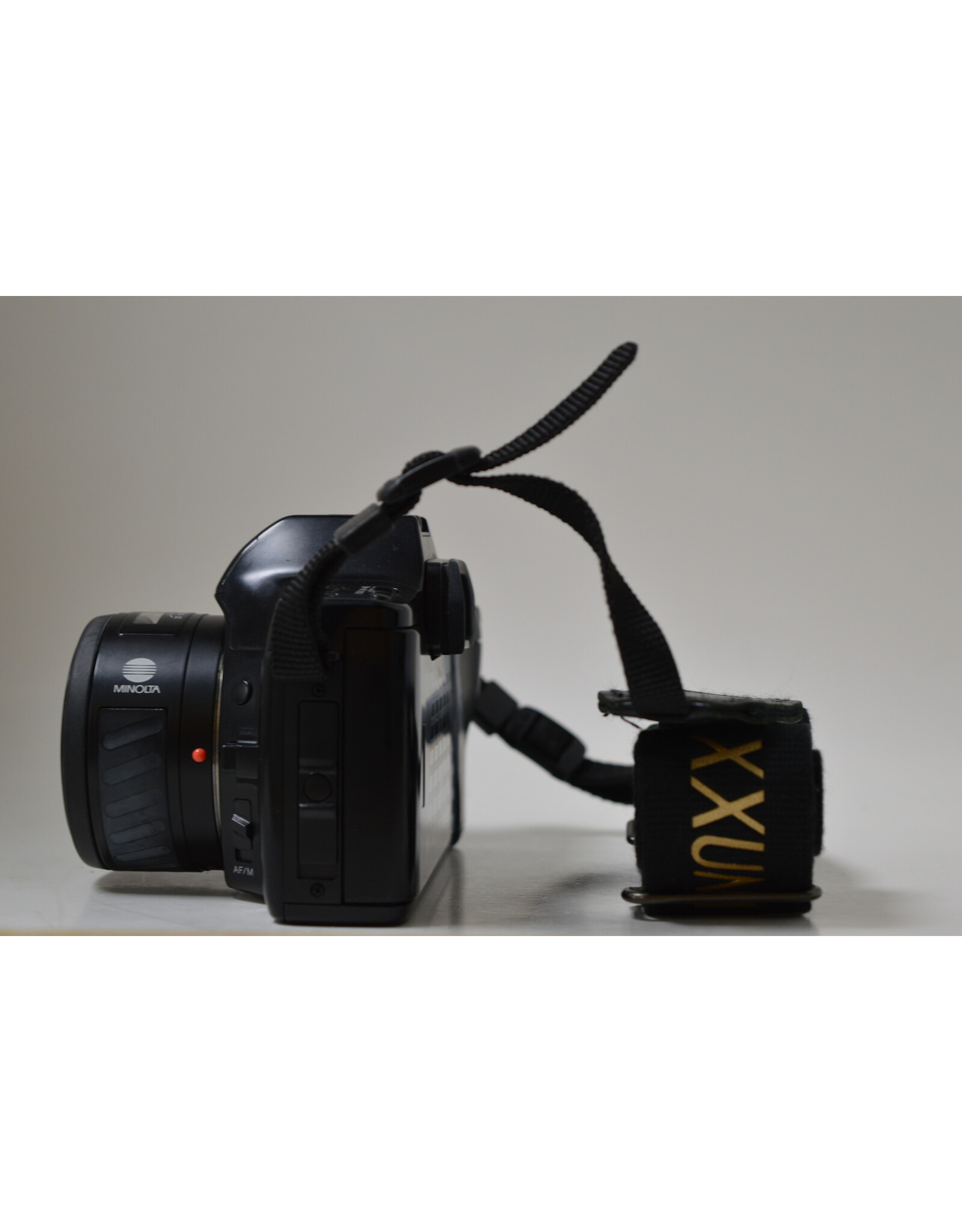Konica Minolta Minolta Maxxum 7000i 35mm SLR Film Camera (Pre-owned)