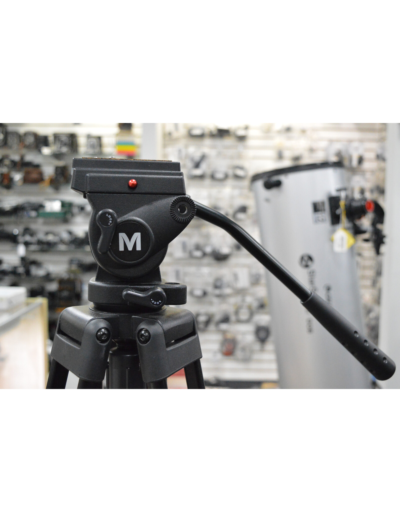 Magnus Magnus VT-4000 Tripod with DWF-2 Dolly (DISPLAY MODEL)