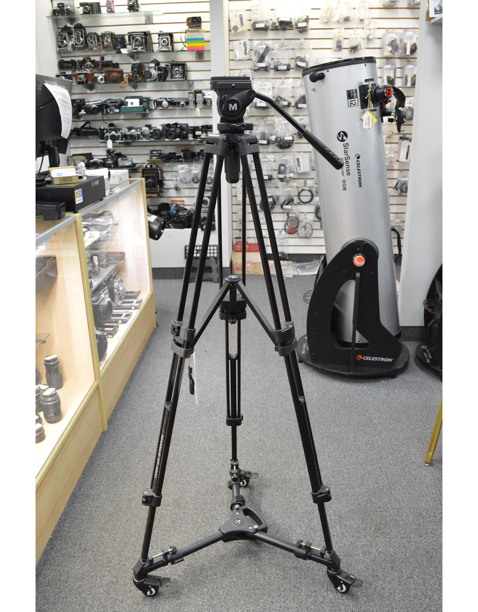 Magnus Magnus VT-4000 Tripod with DWF-2 Dolly (DISPLAY MODEL)