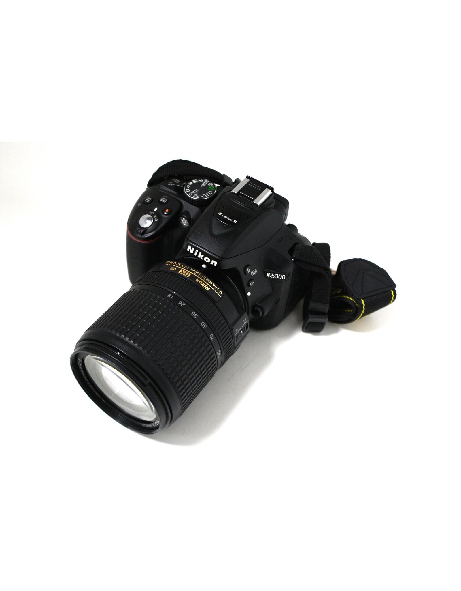 Nikon D5300 with AF-S 18-140mm VR Black (Pre-owned)