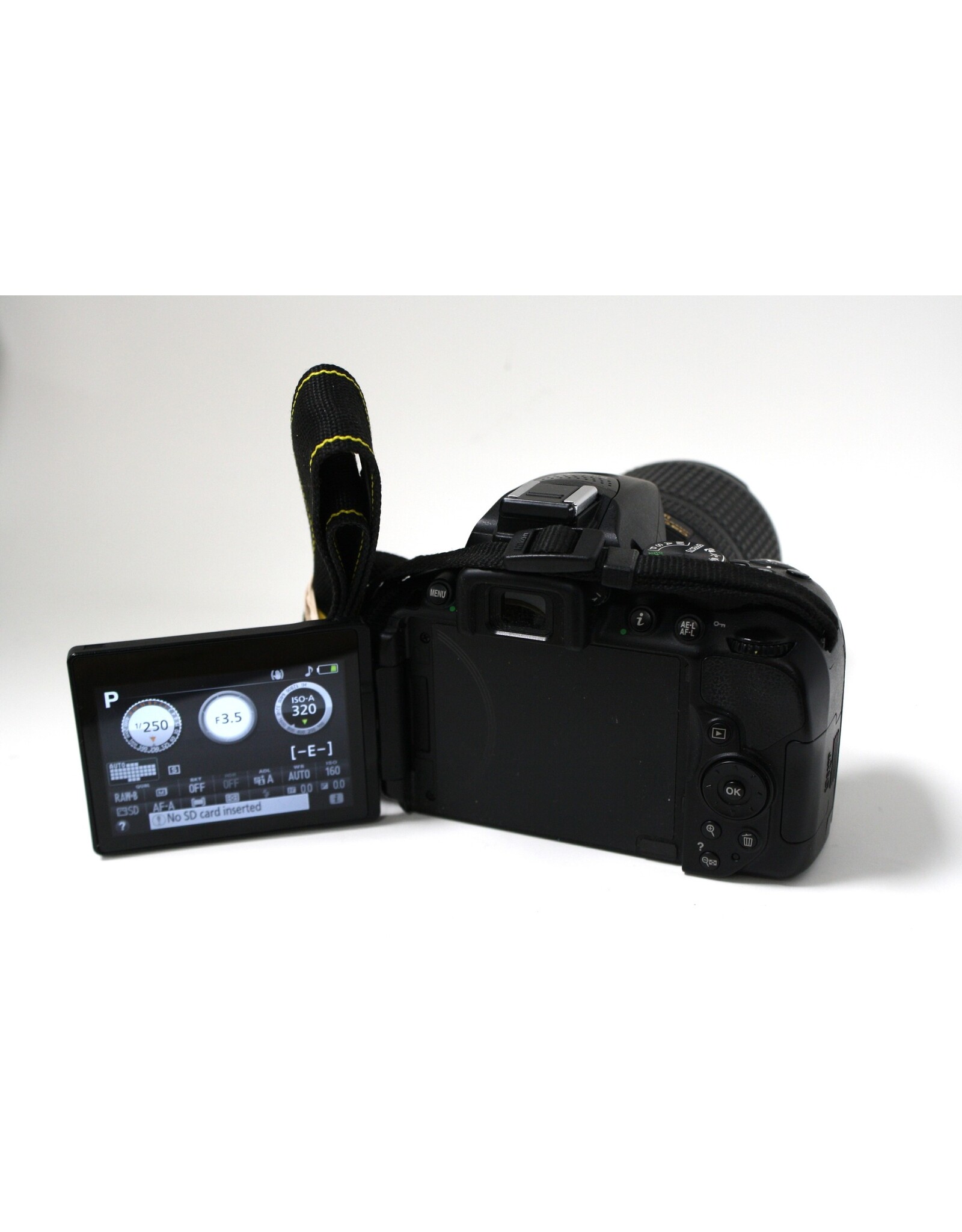 Nikon D5300 with AF-S 18-140mm VR Black (Pre-owned)