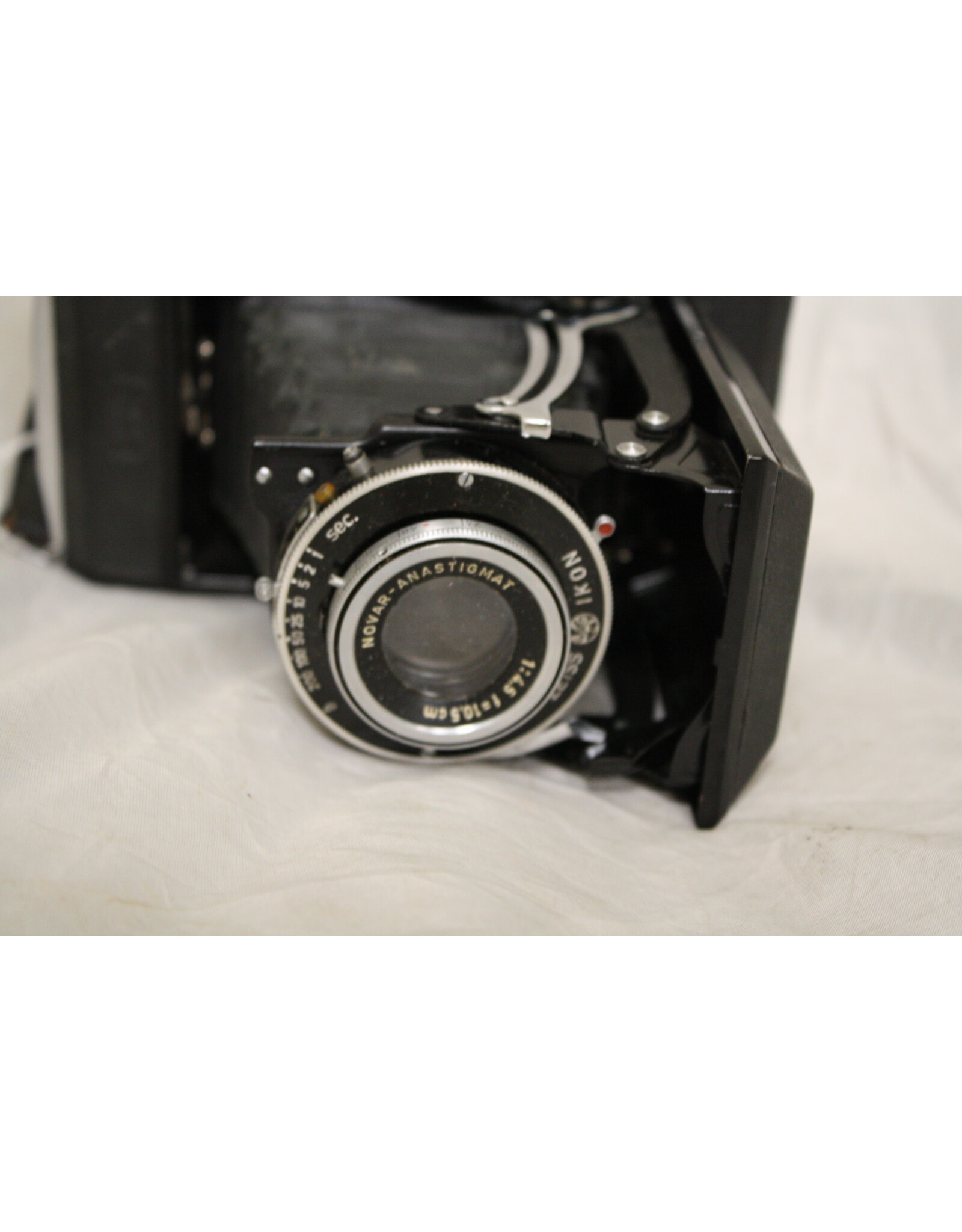 Zeiss Ikon Ikonta 521/2 Camera with Novar 105mm Lens