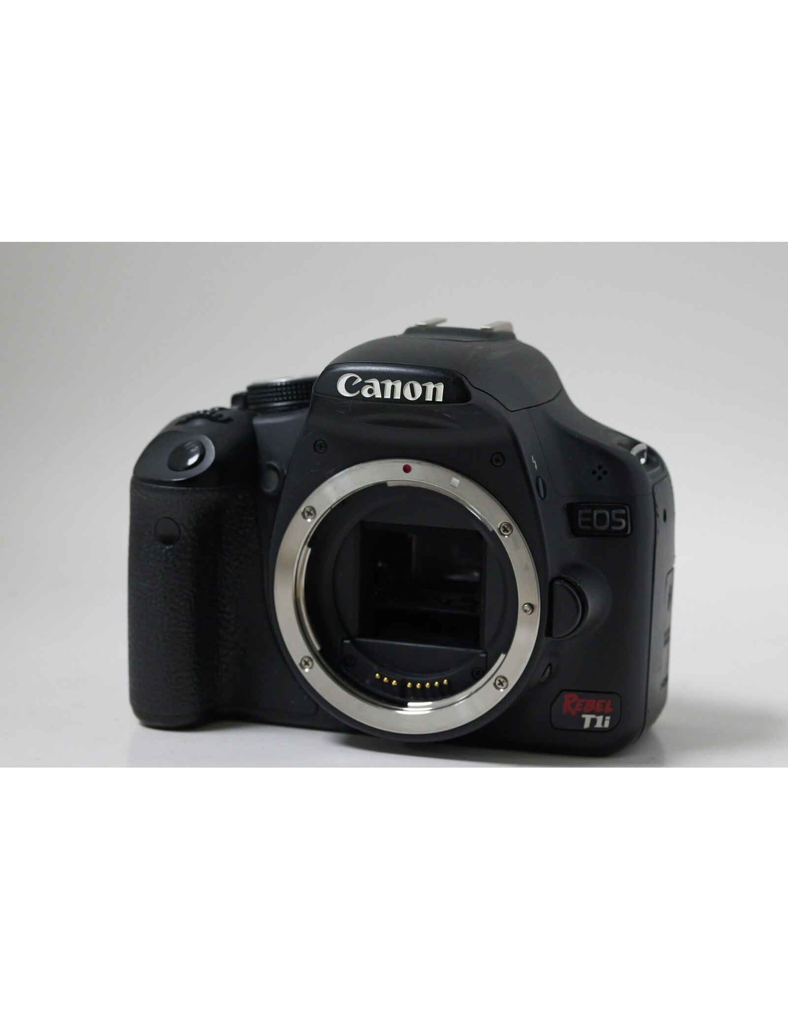 Canon Canon EOS Rebel T1i 15.1 MP Digital SLR Camera with Tamron 18-270mm Lens (Pre-owned)