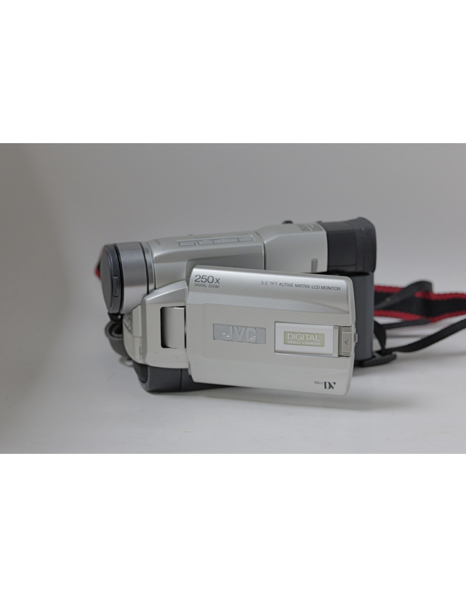 JVC JVC GR-DVLU Silver 250X Digital Zoom Mini DV Camcorder