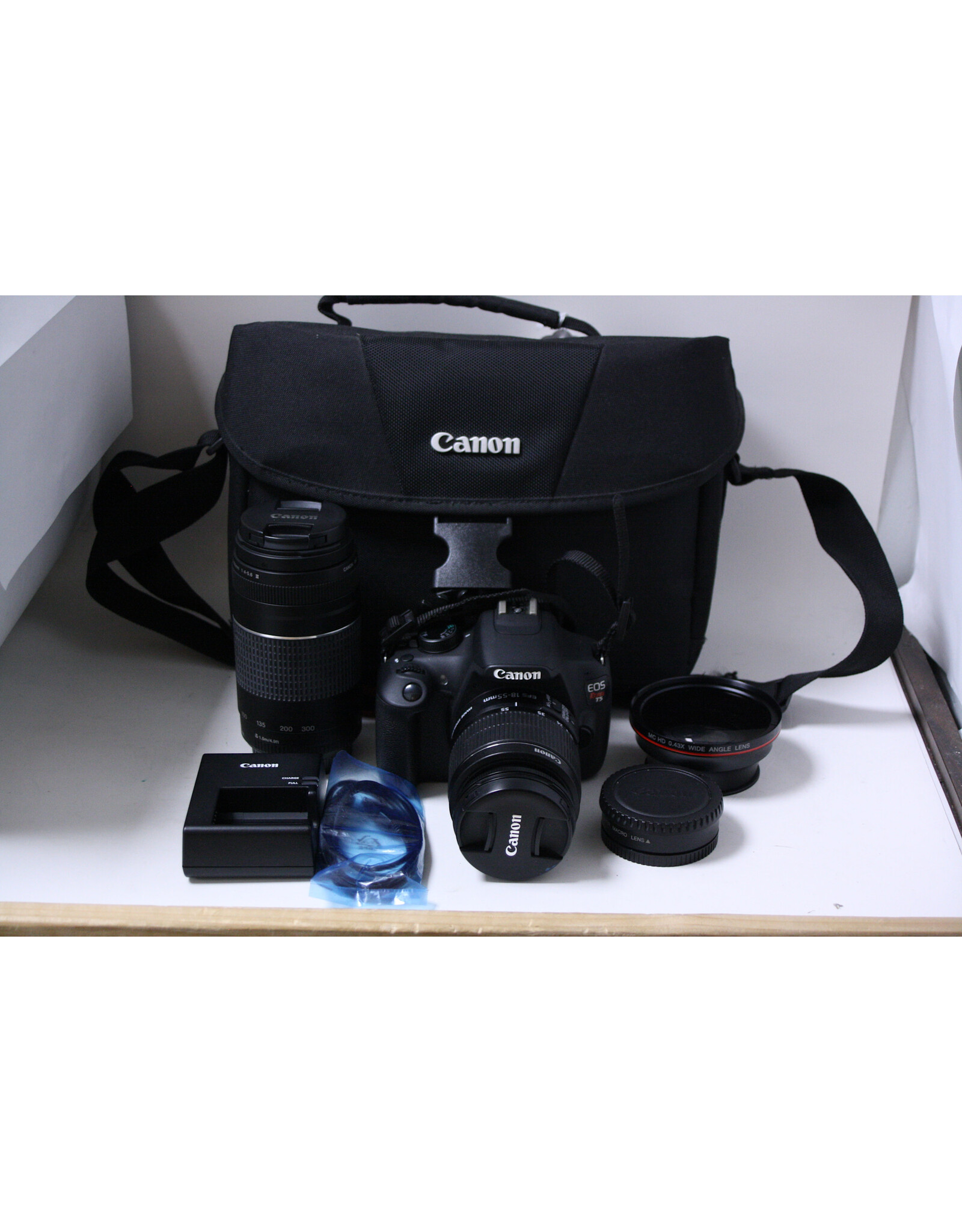 Canon Canon Rebel T5 with EF-S 18-55mm 3.5-5.6 IS and 75-300mmf4-5.6 & Case