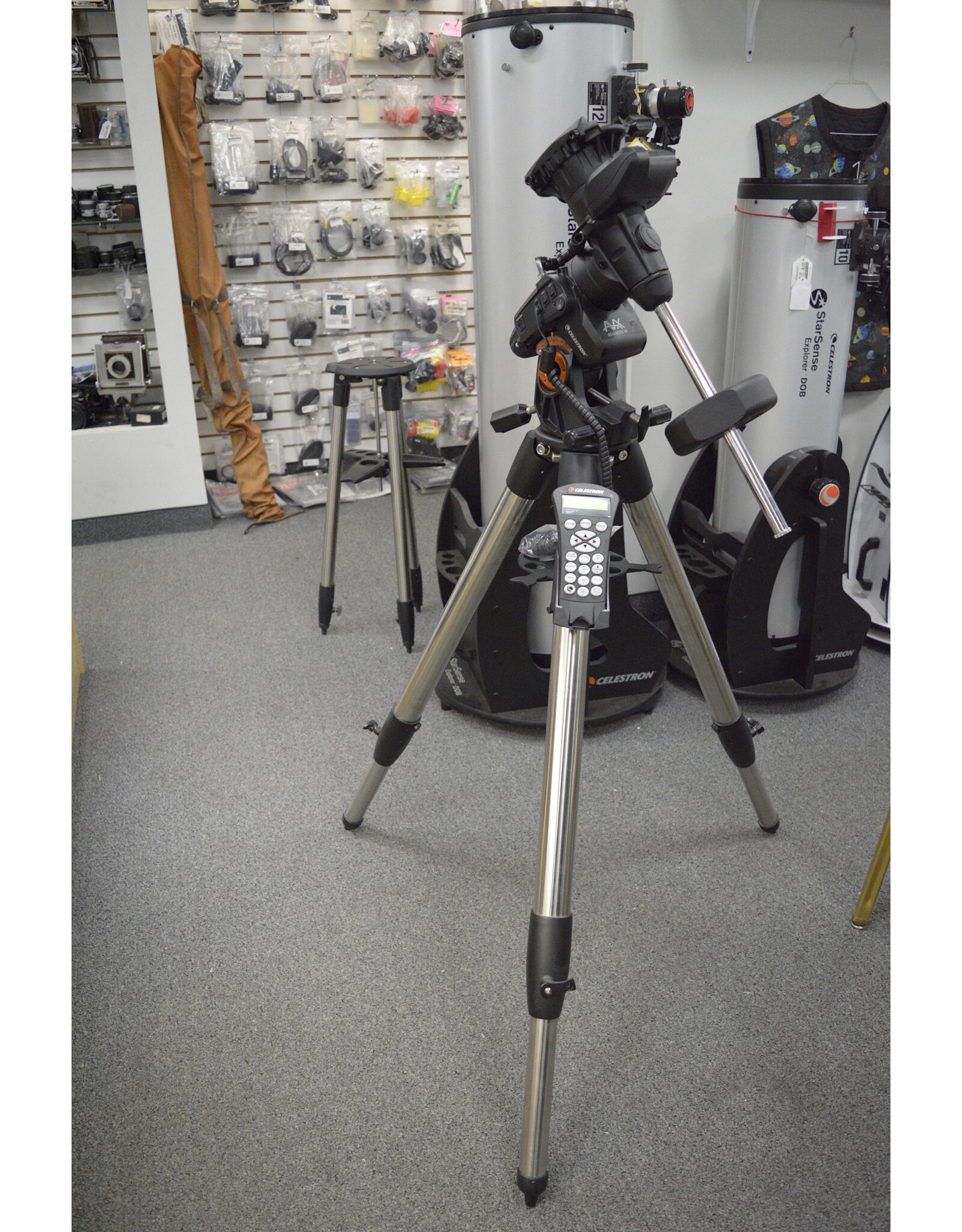 Celestron [SOLD} Celestron AVX Mount with Dec Cable, DC Cord and Spreader and Computer Hand Control (Pre-owned)