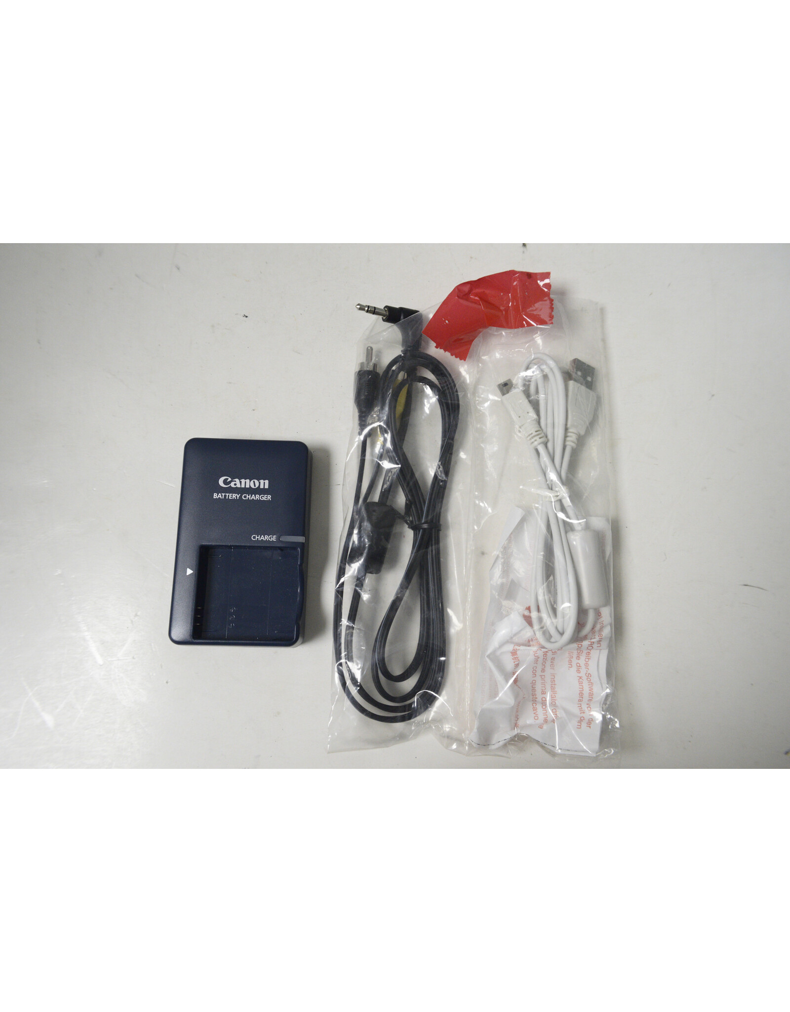 Canon Canon PowerShot SD1000 Digital Elph Silver 7.1 MP Camera Battery Charger LIKE NEW!