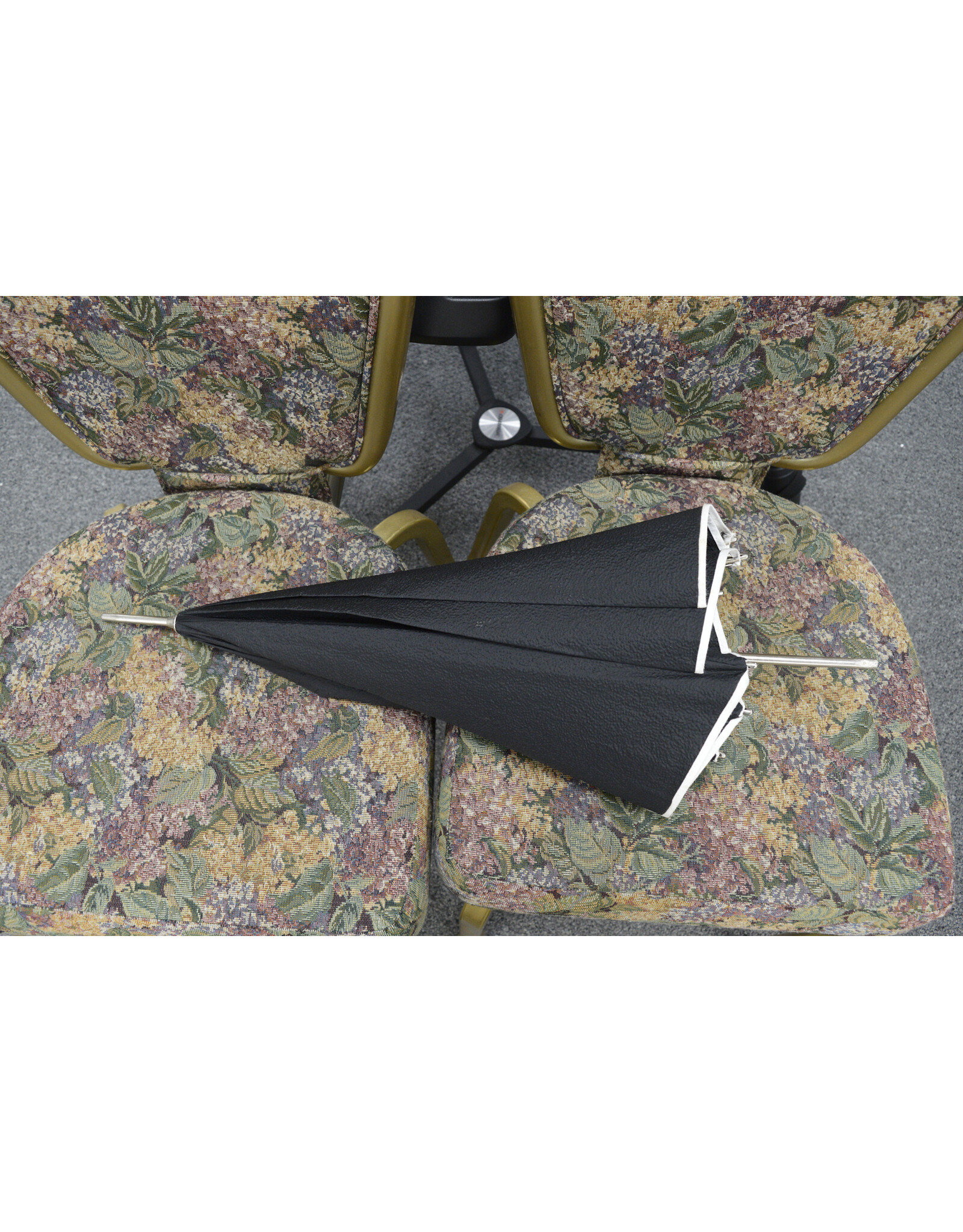 Bowens Bowens 28 Inch Black/Silver Reflective Umbrella (Pre-owned)