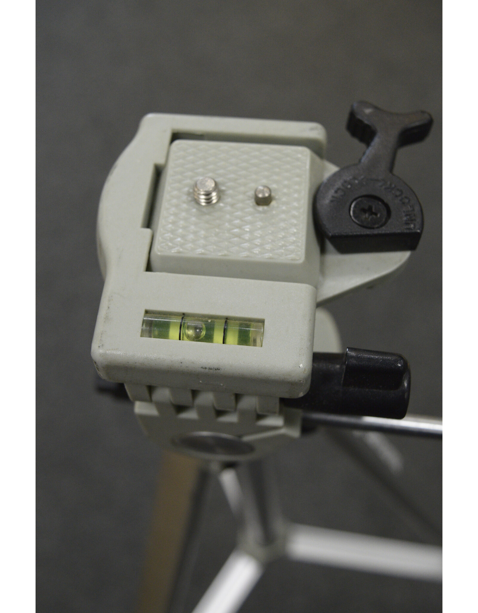 Samsonite Samsonite  3 Way Photo/Video Tripod (Pre-owned)