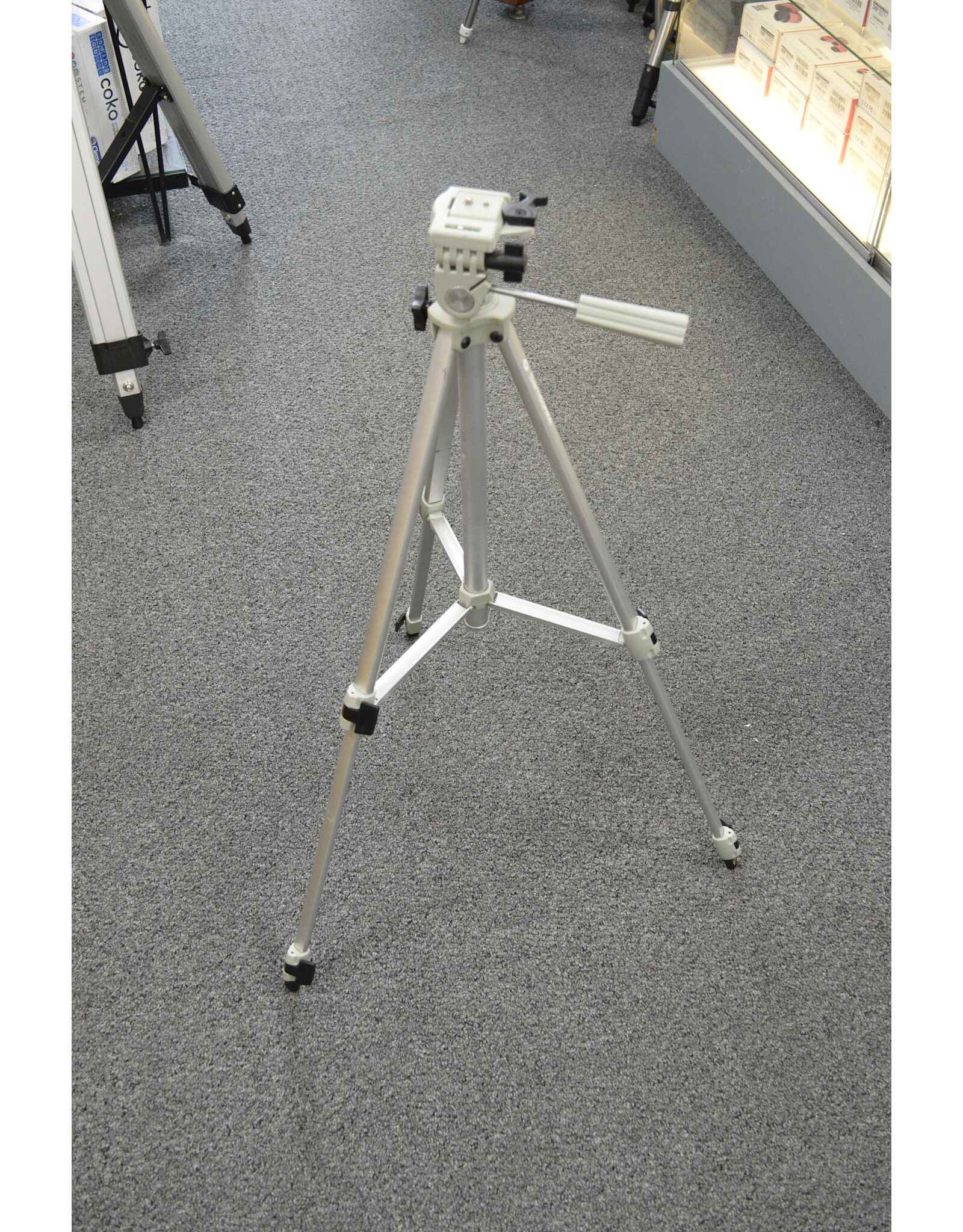 Samsonite Samsonite  3 Way Photo/Video Tripod (Pre-owned)