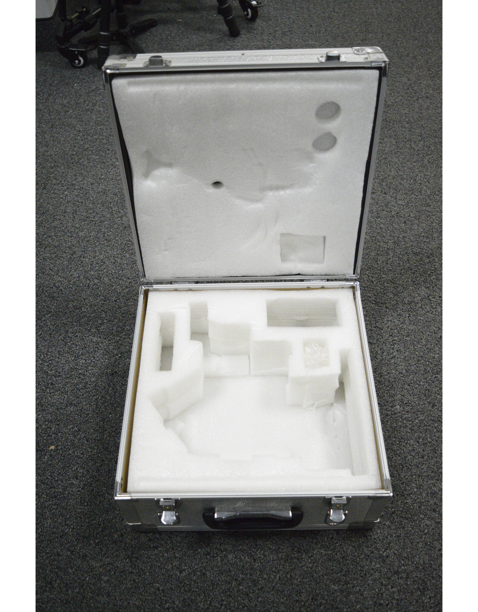 iOptron iOptron CEM25 Mount with Tripod and Hard Case (Pre-Owned)