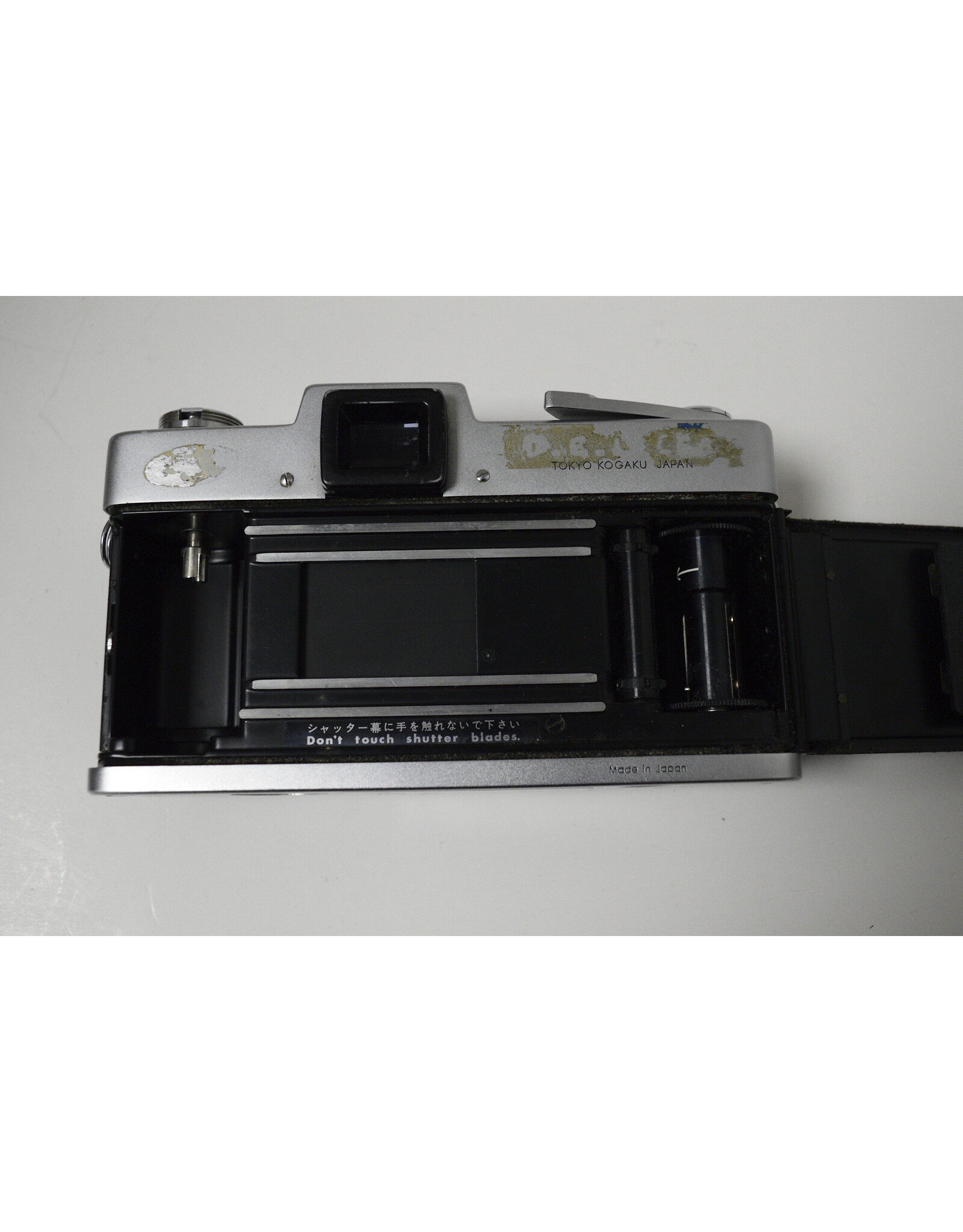 Topcon TOPCON RE-2 Silver 35 mm SLR Film Camera with rexatar 200mm f3.5 Lens