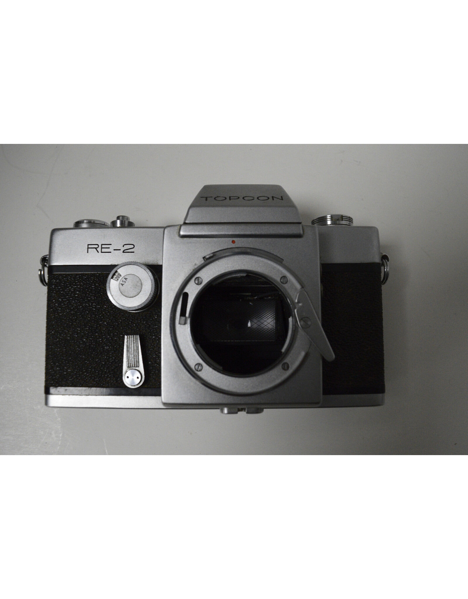 Topcon TOPCON RE-2 Silver 35 mm SLR Film Camera with rexatar 200mm f3.5 Lens