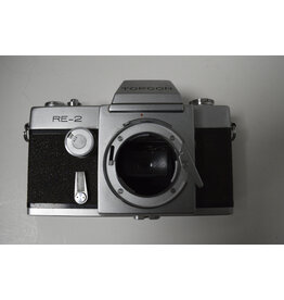 Topcon TOPCON RE-2 Silver 35 mm SLR Film Camera with rexatar 200mm f3.5 Lens