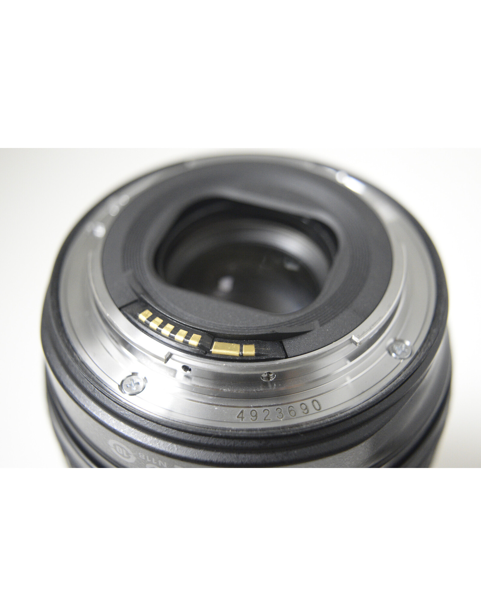 Canon EF 24-105mm F/4L IS USM Standard Zoom Lens  with Lens Pouch (Pre-owned)