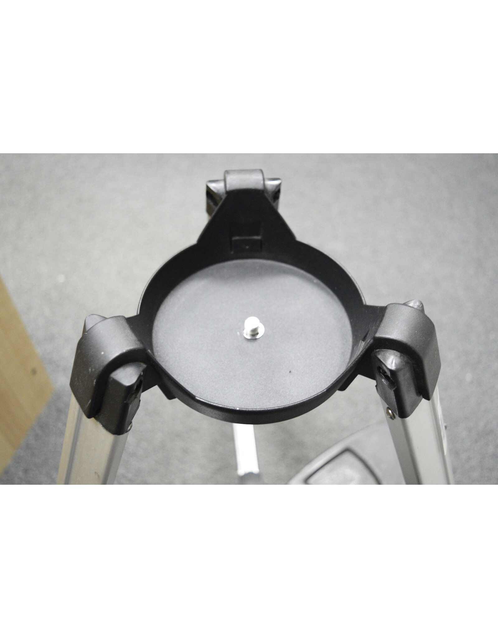 Meade Meade Tripod for StarNavigator Series with Eyepiece Tray (Pre-owned)