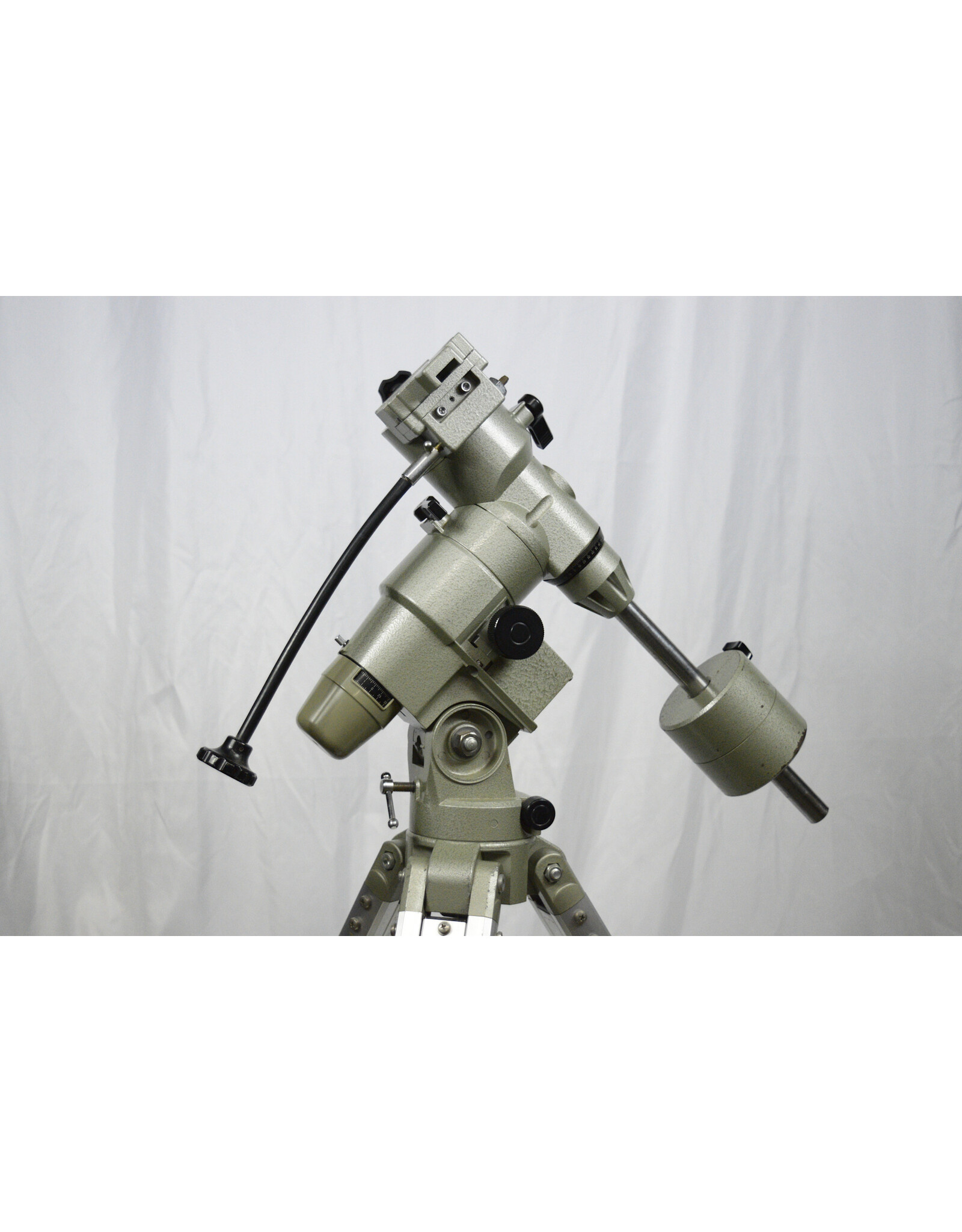 Orion/Vixen Vixen GP Mount with Tripod, weights, motors installed, no hand Paddle