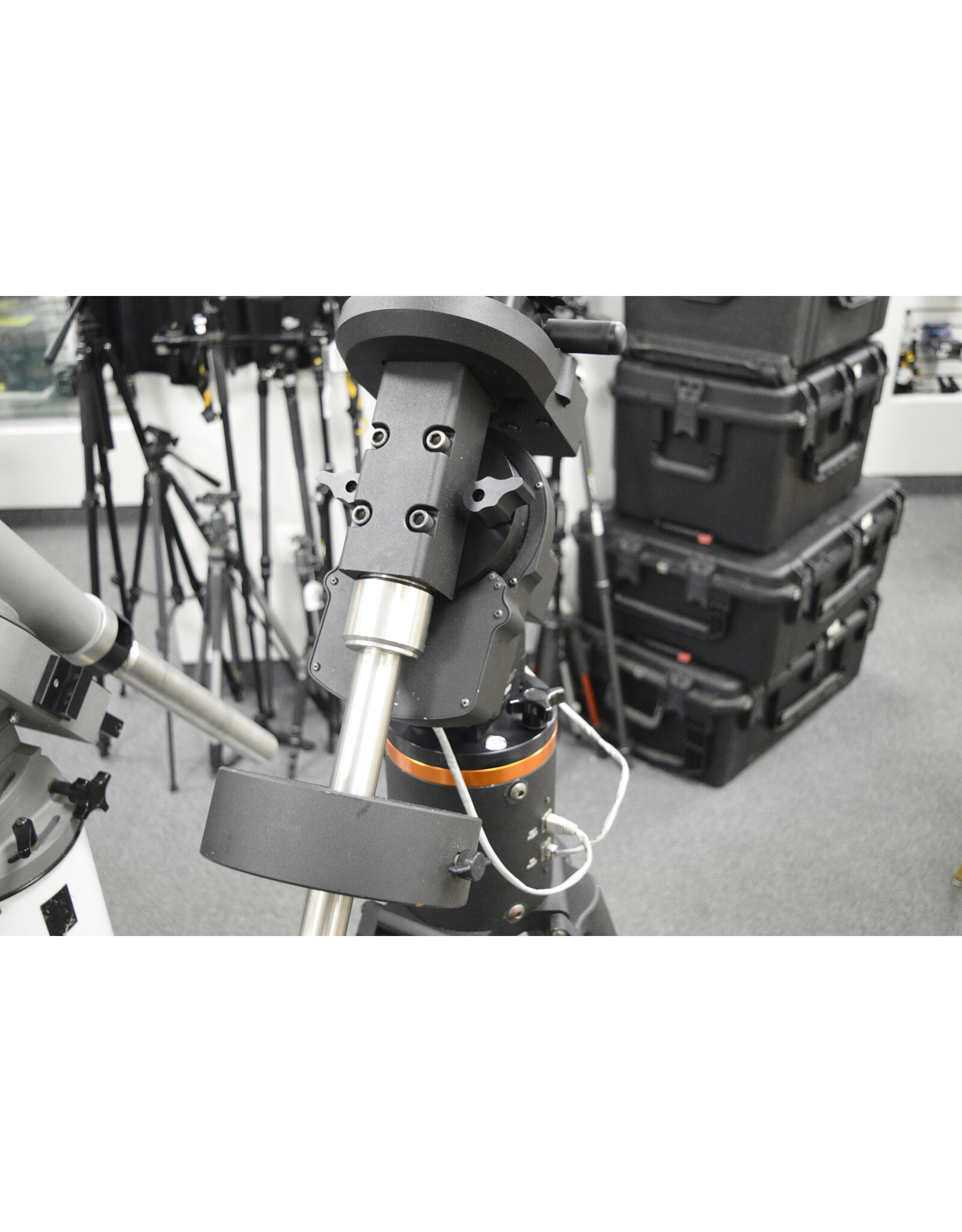 Celestron Celestron CGE Motorized Equatorial Telescope Mount w/ Super HD Tripod - 91524 (Pre-owned)