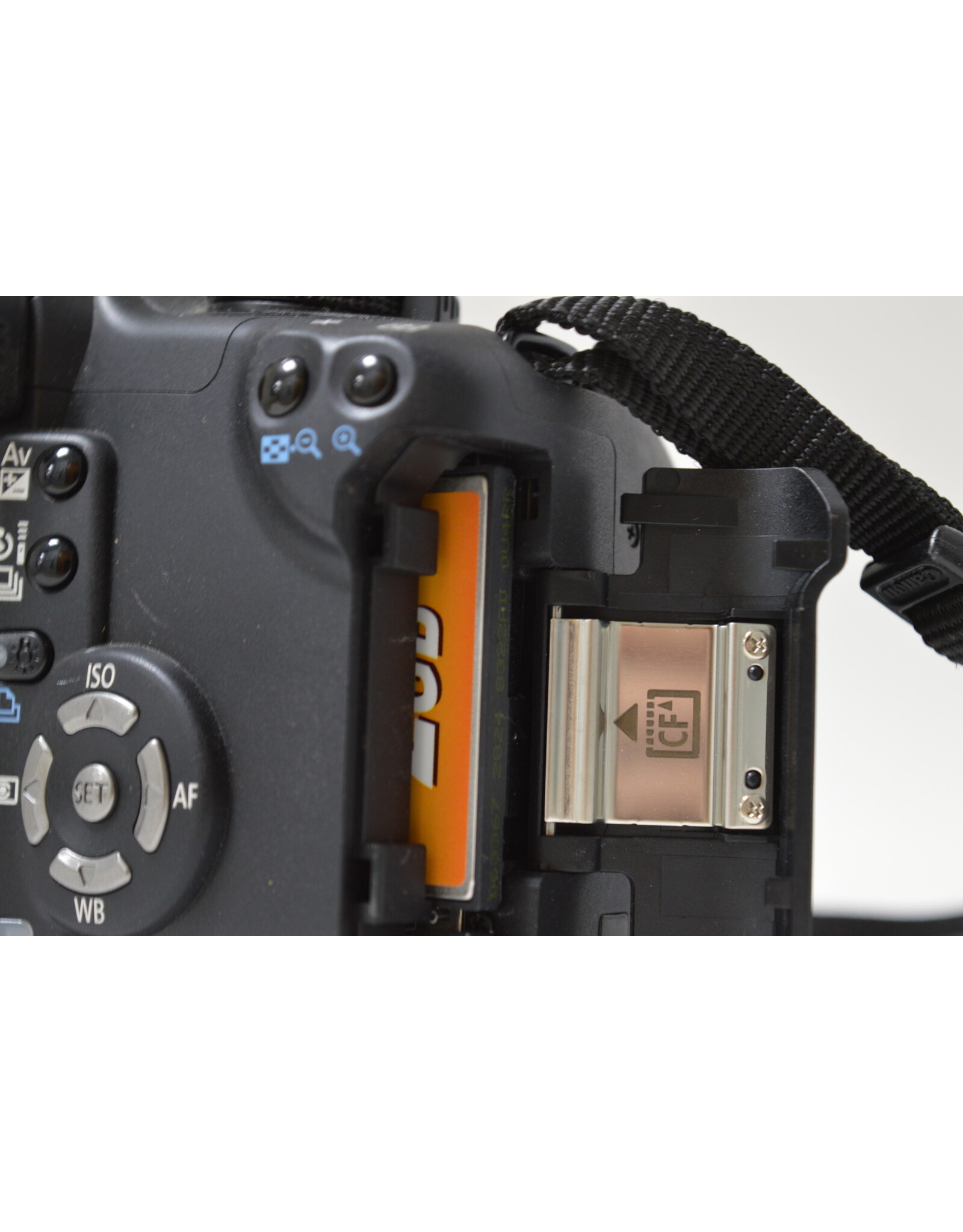 Canon CANON REBEL XT 8MP DSLR w/18-55mm Lens, battery and Charger (Pre-owned)