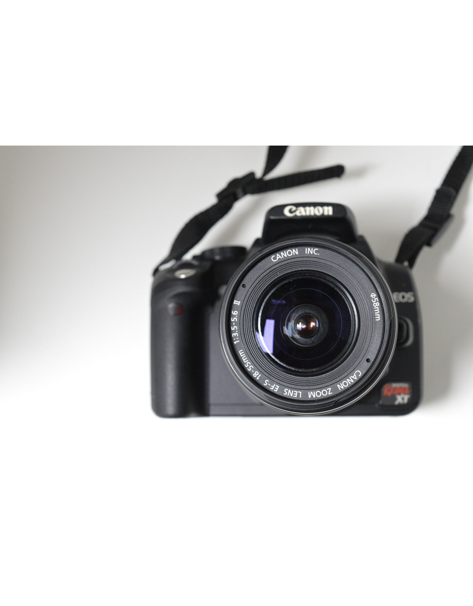 Canon CANON REBEL XT 8MP DSLR w/18-55mm Lens, battery and Charger (Pre-owned)