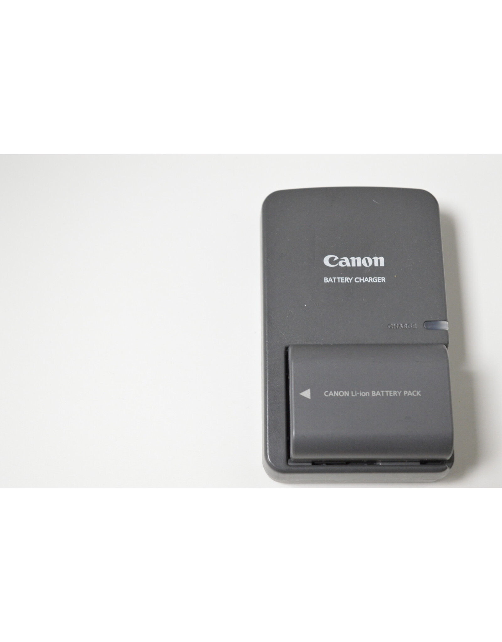 Canon CANON REBEL XT 8MP DSLR w/18-55mm Lens, battery and Charger (Pre-owned)