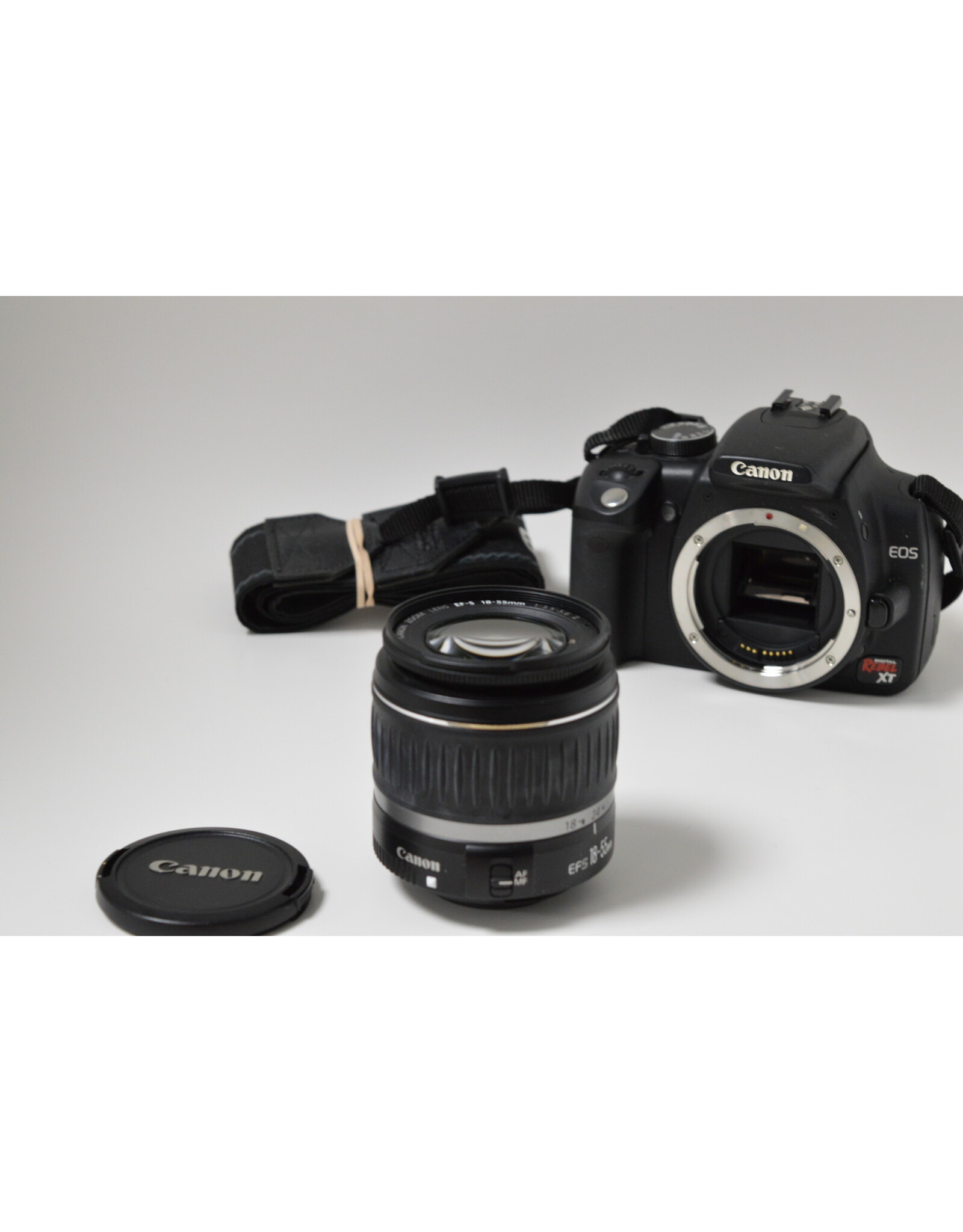 Canon CANON REBEL XT 8MP DSLR w/18-55mm Lens, battery and Charger (Pre-owned)