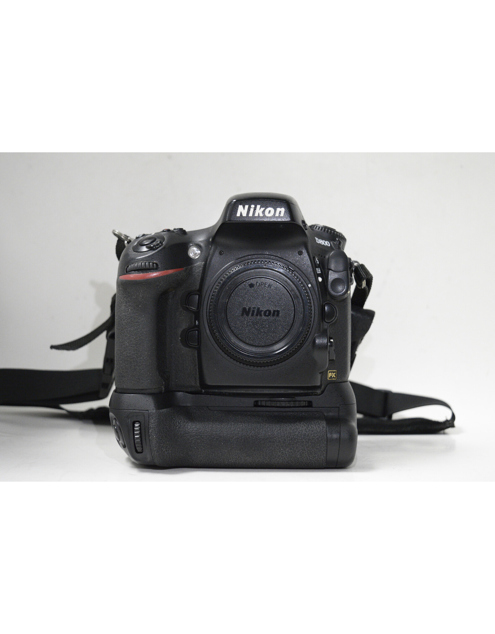 Nikon Nikon D800 w/ 50mm 1.8 and Meike 85mm 1.8, Kastar Battery Grip, Charger, Vangaurd Bag, Rode Video Mic Go II