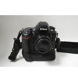 Nikon Nikon D800 w/ 50mm 1.8 and Meike 85mm 1.8, Kastar Battery Grip, Charger, Vangaurd Bag, Rode Video Mic Go II