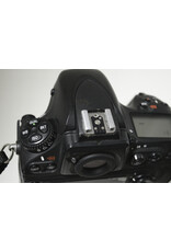 Nikon Nikon D800 w/ 50mm 1.8 and Meike 85mm 1.8, Kastar Battery Grip, Charger, Vangaurd Bag, Rode Video Mic Go II