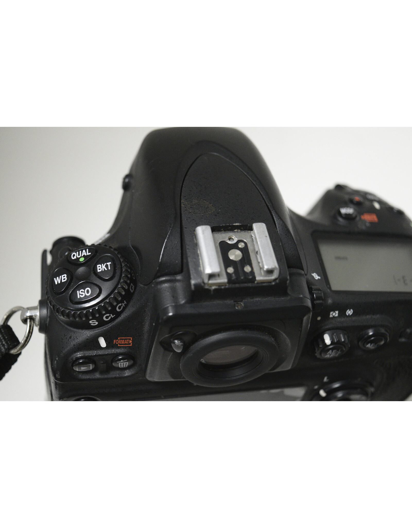 Nikon Nikon D800 w/ 50mm 1.8 and Meike 85mm 1.8, Kastar Battery Grip, Charger, Vangaurd Bag, Rode Video Mic Go II