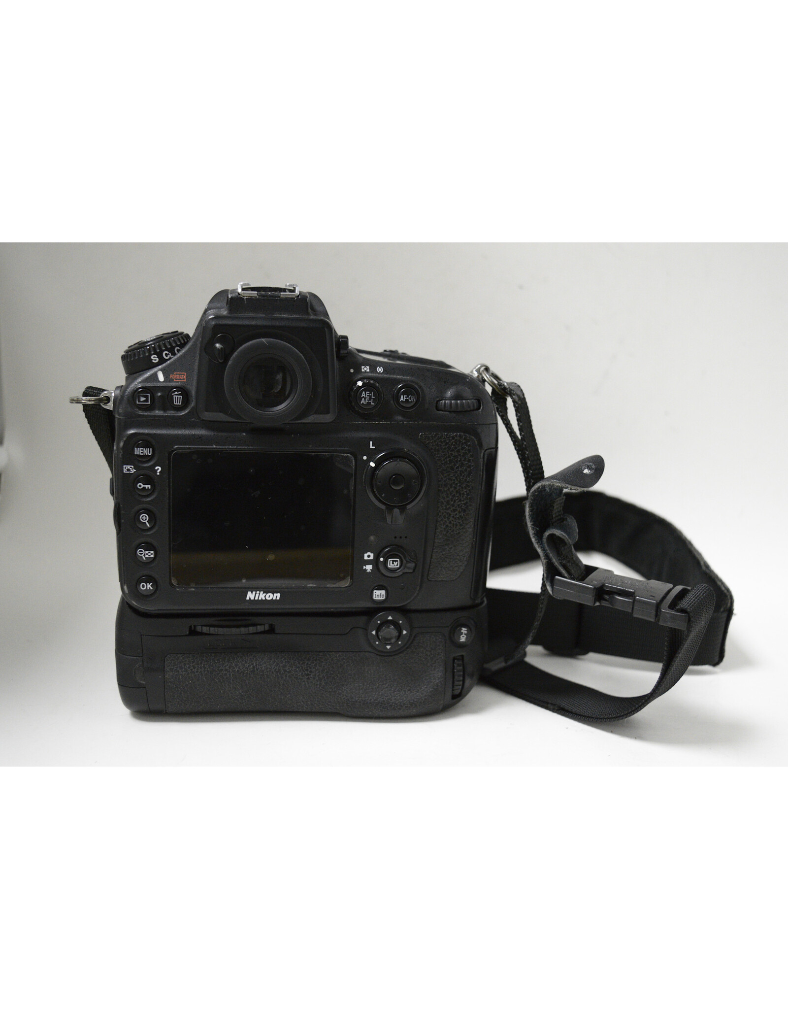 Nikon Nikon D800 w/ 50mm 1.8 and Meike 85mm 1.8, Kastar Battery Grip, Charger, Vangaurd Bag, Rode Video Mic Go II