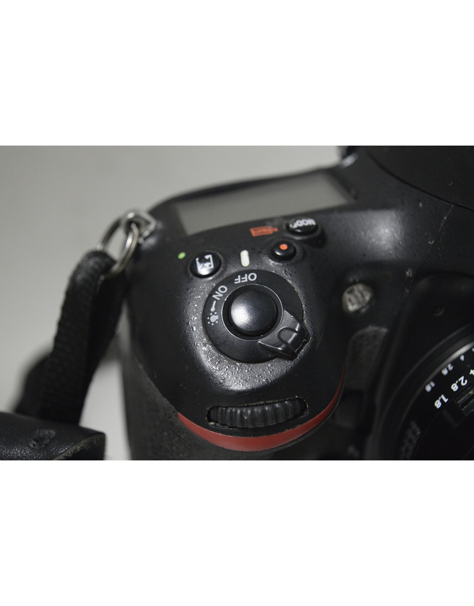 Nikon Nikon D800 w/ 50mm 1.8 and Meike 85mm 1.8, Kastar Battery Grip, Charger, Vangaurd Bag, Rode Video Mic Go II