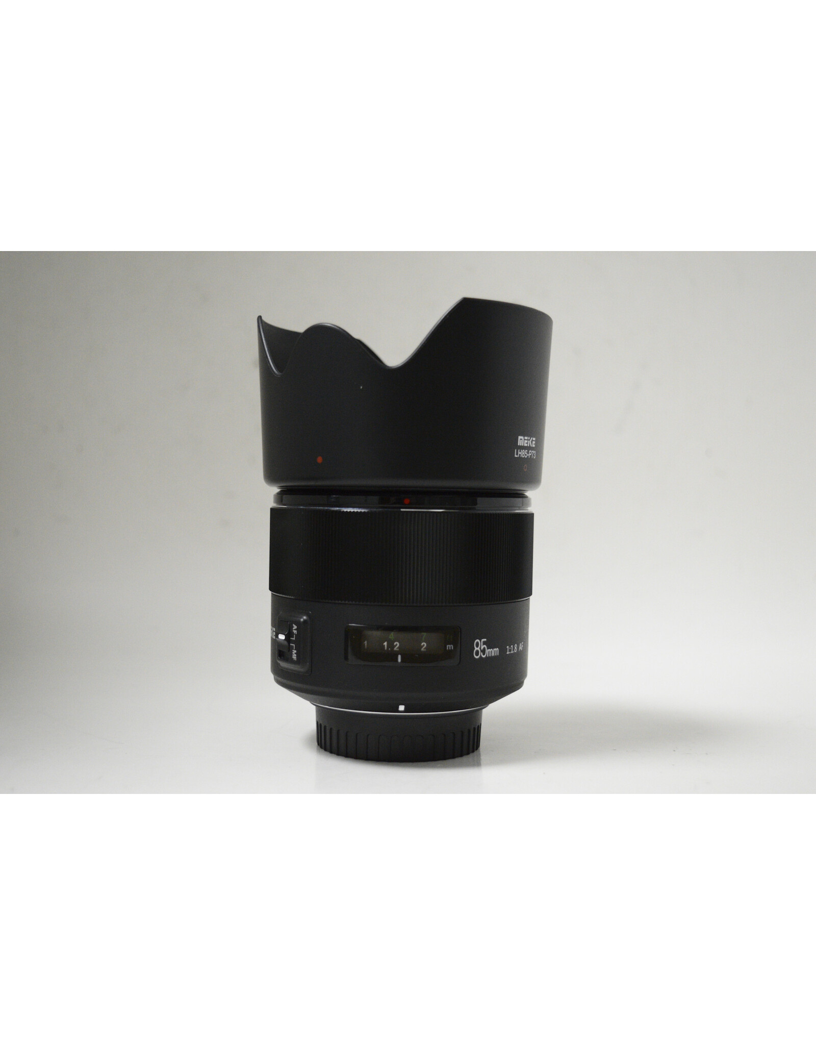 Nikon Nikon D800 w/ 50mm 1.8 and Meike 85mm 1.8, Kastar Battery Grip, Charger, Vangaurd Bag, Rode Video Mic Go II